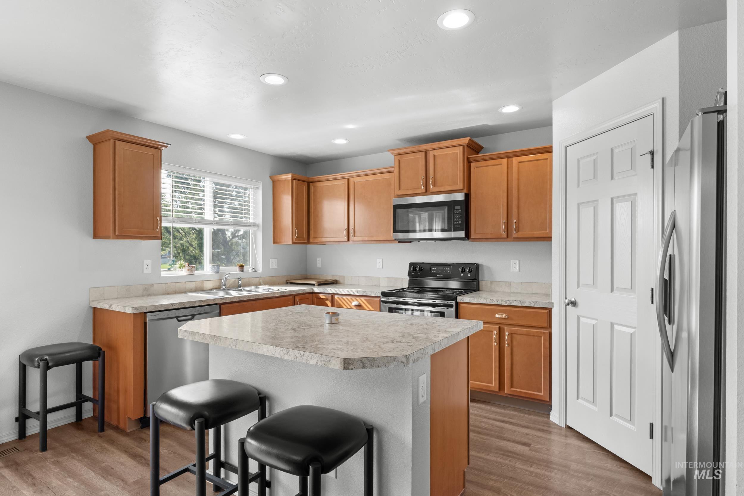 4633 N Dyver, Meridian, Idaho 83642, 4 Bedrooms, 2 Bathrooms, Residential For Sale, Price $473,500,MLS 98996531