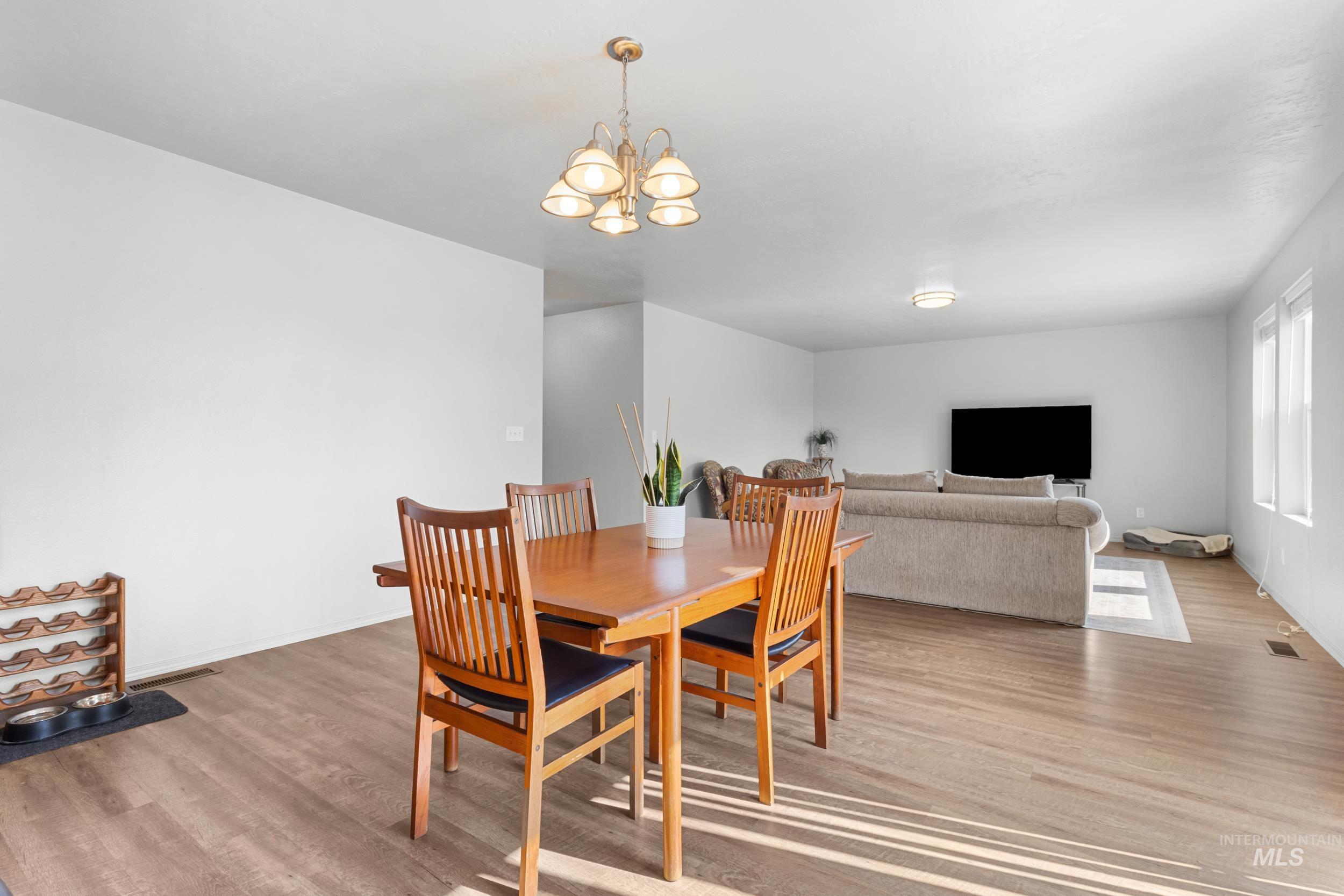 4633 N Dyver, Meridian, Idaho 83642, 4 Bedrooms, 2 Bathrooms, Residential For Sale, Price $473,500,MLS 98996531