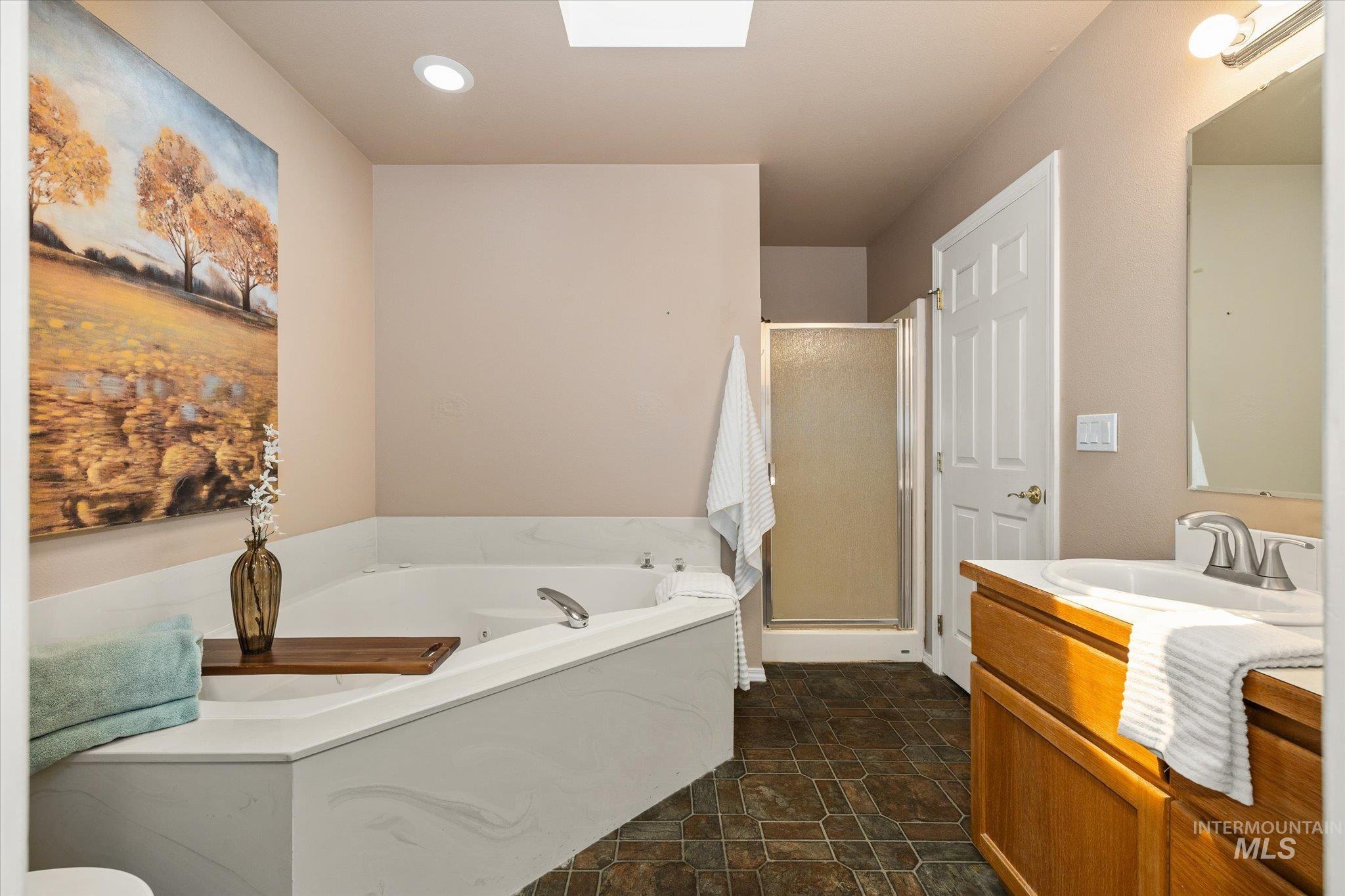 3892 E Eisenhower Dr, Meridian, Idaho 83642, 3 Bedrooms, 3 Bathrooms, Residential Income For Sale, Price $559,900,MLS 98996534