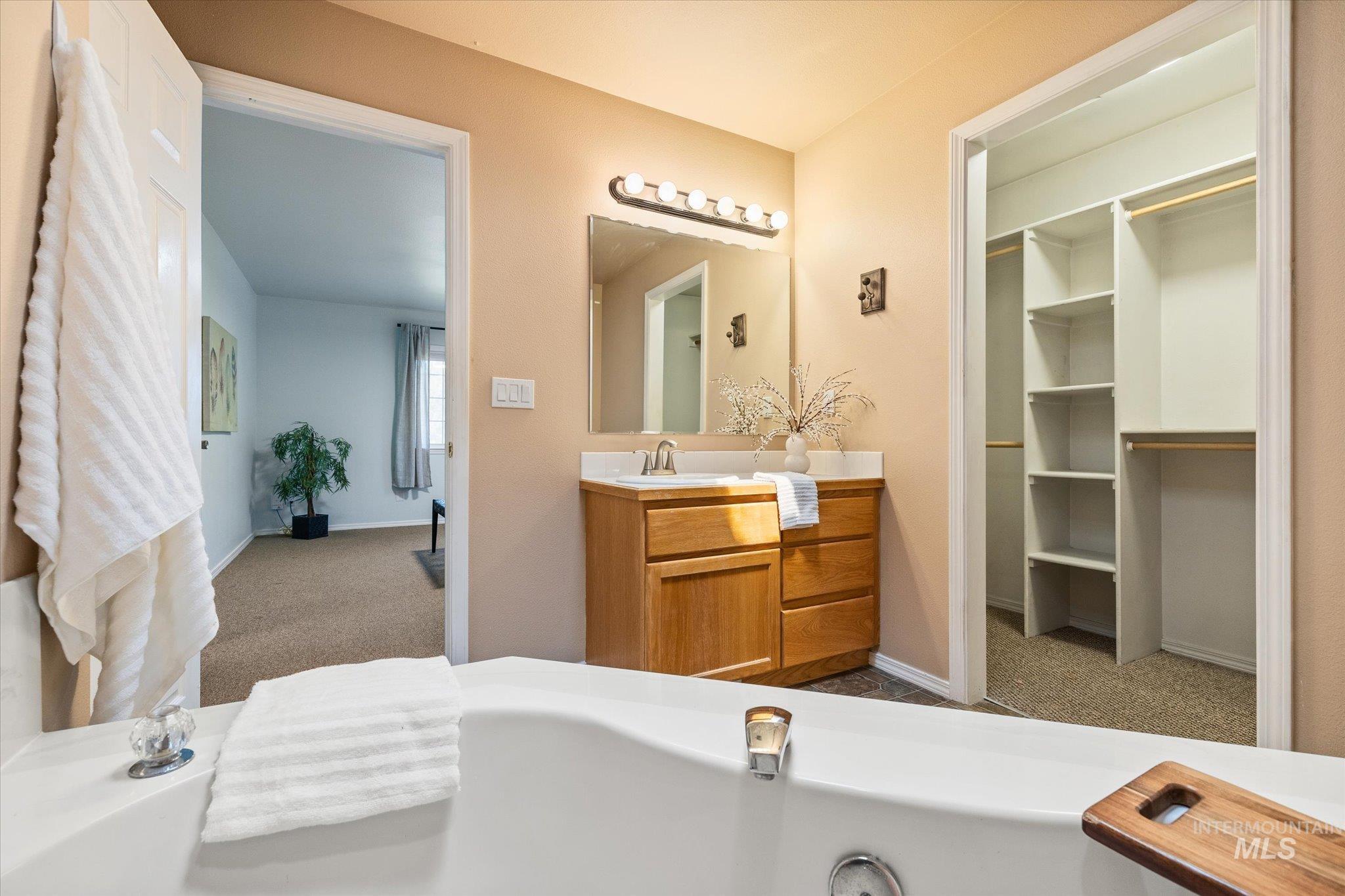 3892 E Eisenhower Dr, Meridian, Idaho 83642, 3 Bedrooms, 3 Bathrooms, Residential Income For Sale, Price $559,900,MLS 98996534