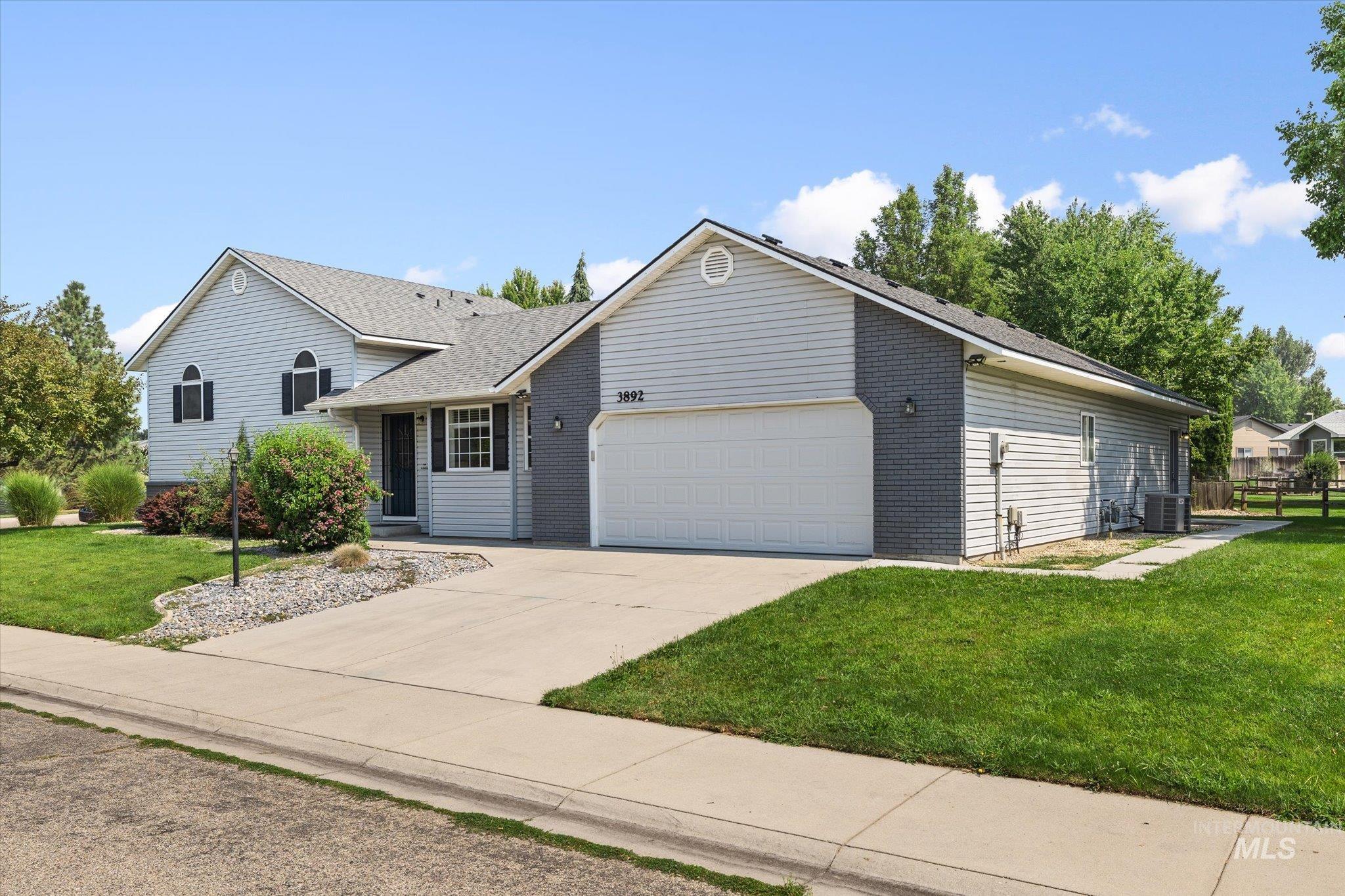 3892 E Eisenhower Dr, Meridian, Idaho 83642, 3 Bedrooms, 3 Bathrooms, Residential Income For Sale, Price $559,900,MLS 98996534