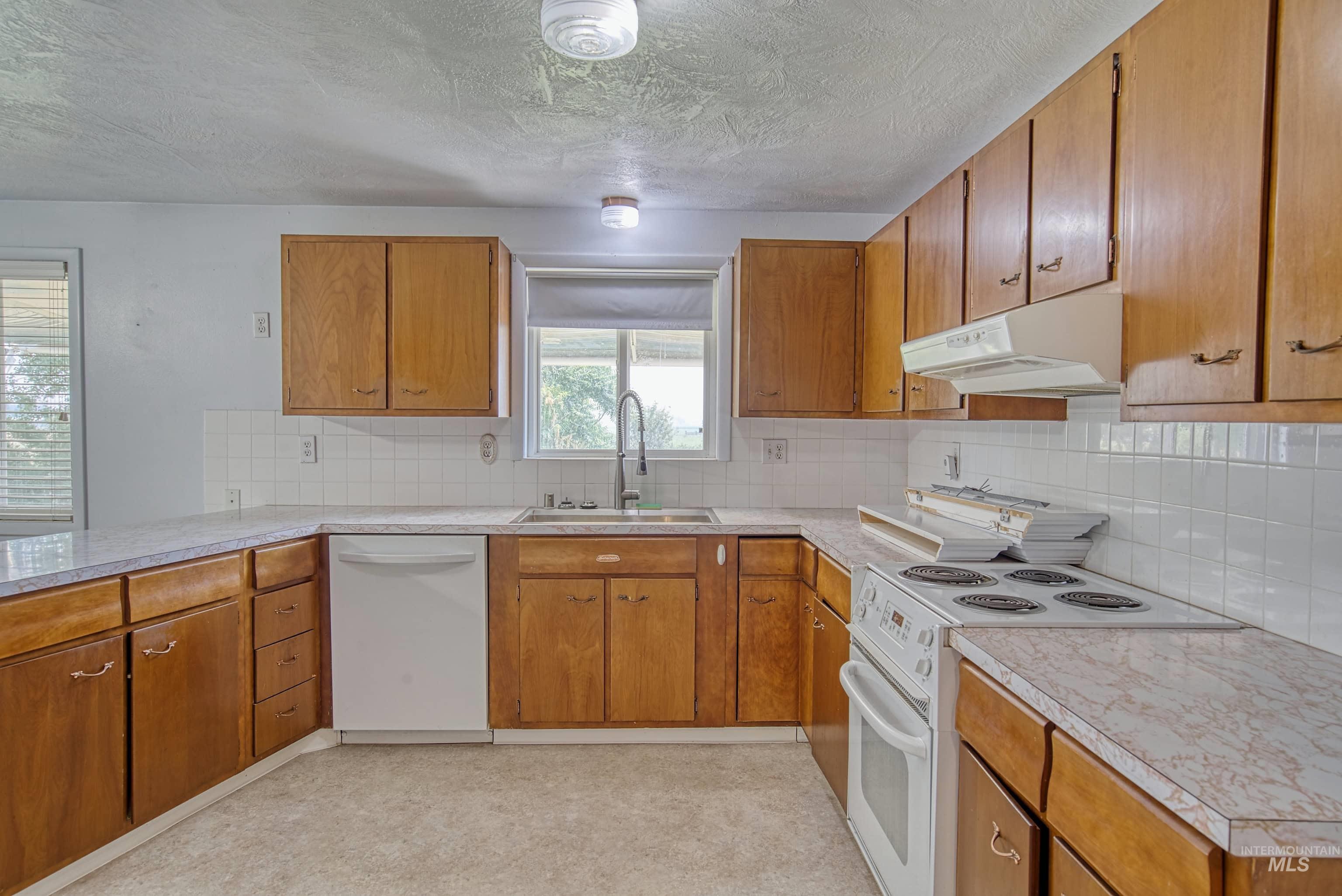 365 Clabby Road, Weiser, Idaho 83672, 3 Bedrooms, 3 Bathrooms, Residential For Sale, Price $450,000,MLS 98996537