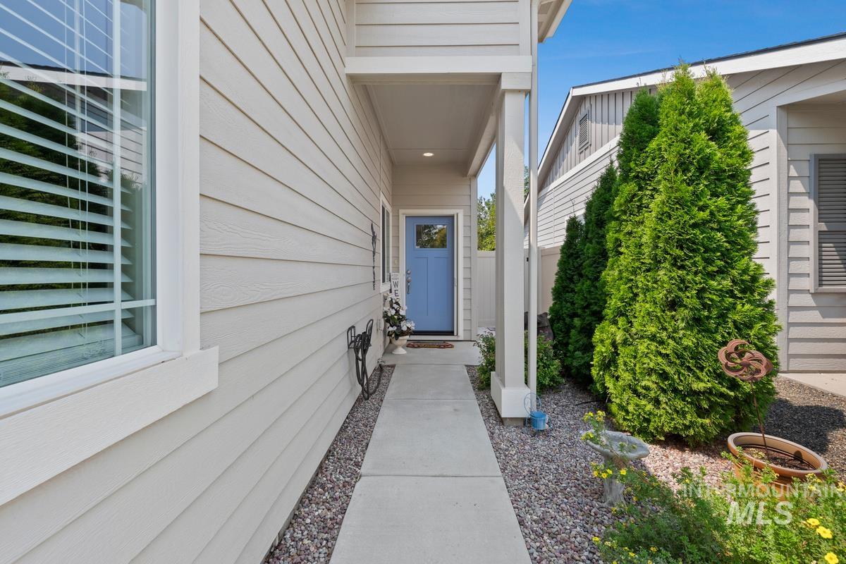 4693 N Mallorca Way, Meridian, Idaho 83646, 3 Bedrooms, 2 Bathrooms, Residential For Sale, Price $479,900,MLS 98996545