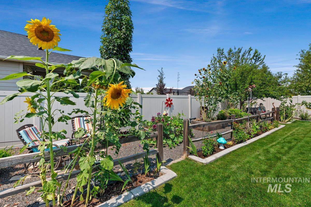 4693 N Mallorca Way, Meridian, Idaho 83646, 3 Bedrooms, 2 Bathrooms, Residential For Sale, Price $479,900,MLS 98996545