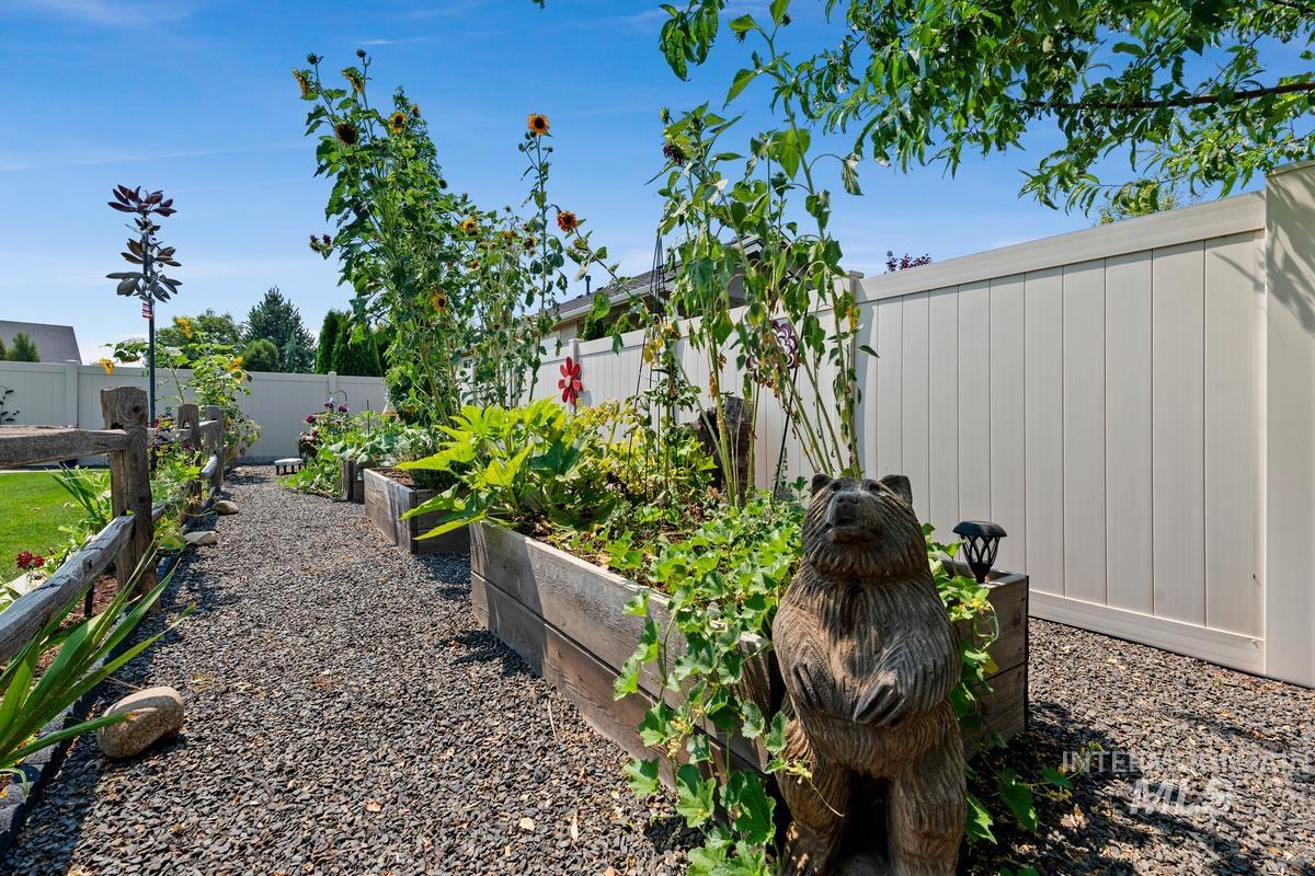 4693 N Mallorca Way, Meridian, Idaho 83646, 3 Bedrooms, 2 Bathrooms, Residential For Sale, Price $479,900,MLS 98996545