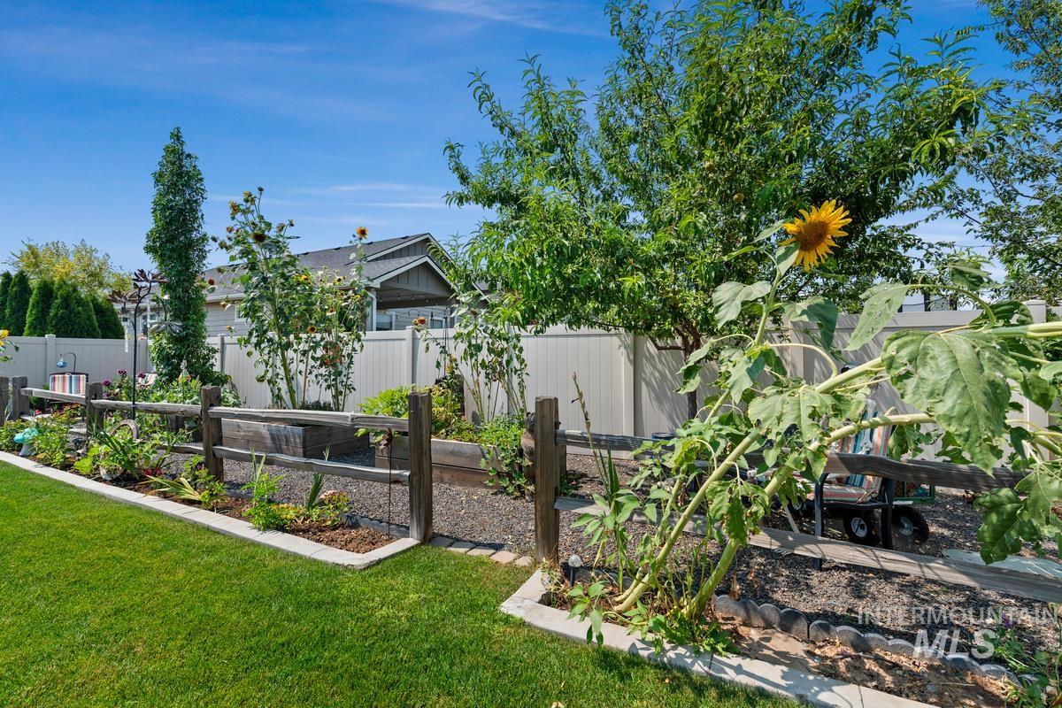4693 N Mallorca Way, Meridian, Idaho 83646, 3 Bedrooms, 2 Bathrooms, Residential For Sale, Price $479,900,MLS 98996545