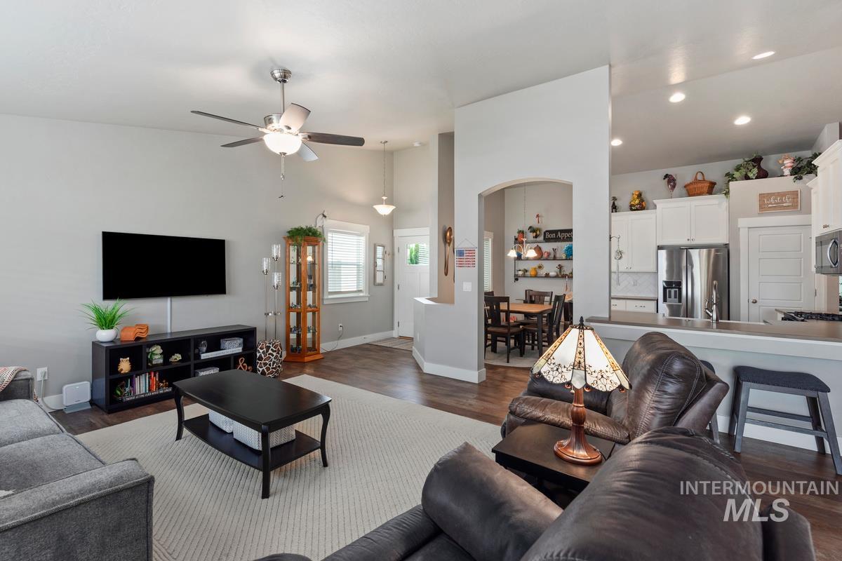 4693 N Mallorca Way, Meridian, Idaho 83646, 3 Bedrooms, 2 Bathrooms, Residential For Sale, Price $479,900,MLS 98996545