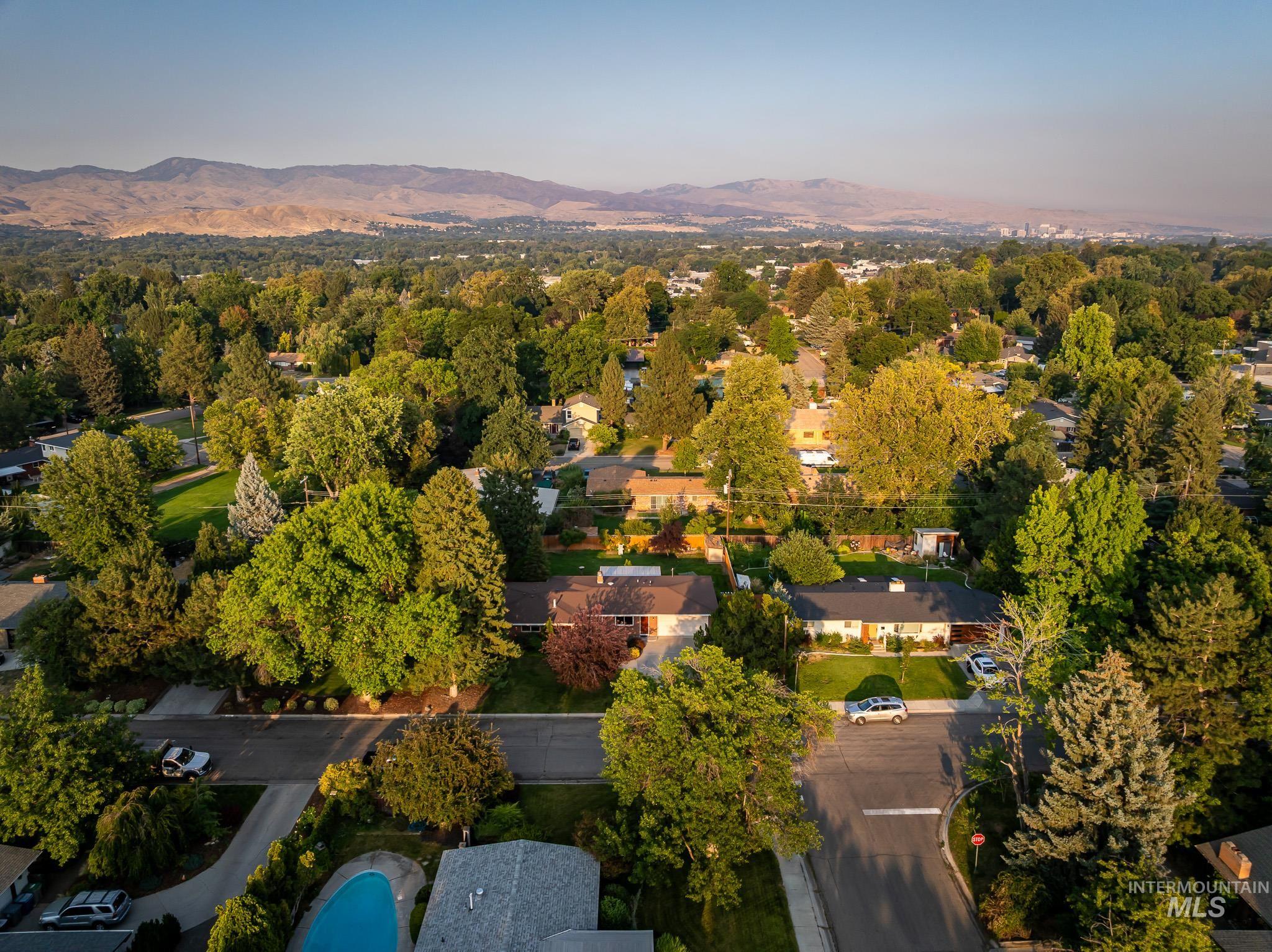 3706 W Clement Rd, Boise, Idaho 83704, 4 Bedrooms, 2.5 Bathrooms, Residential For Sale, Price $520,000,MLS 98996550