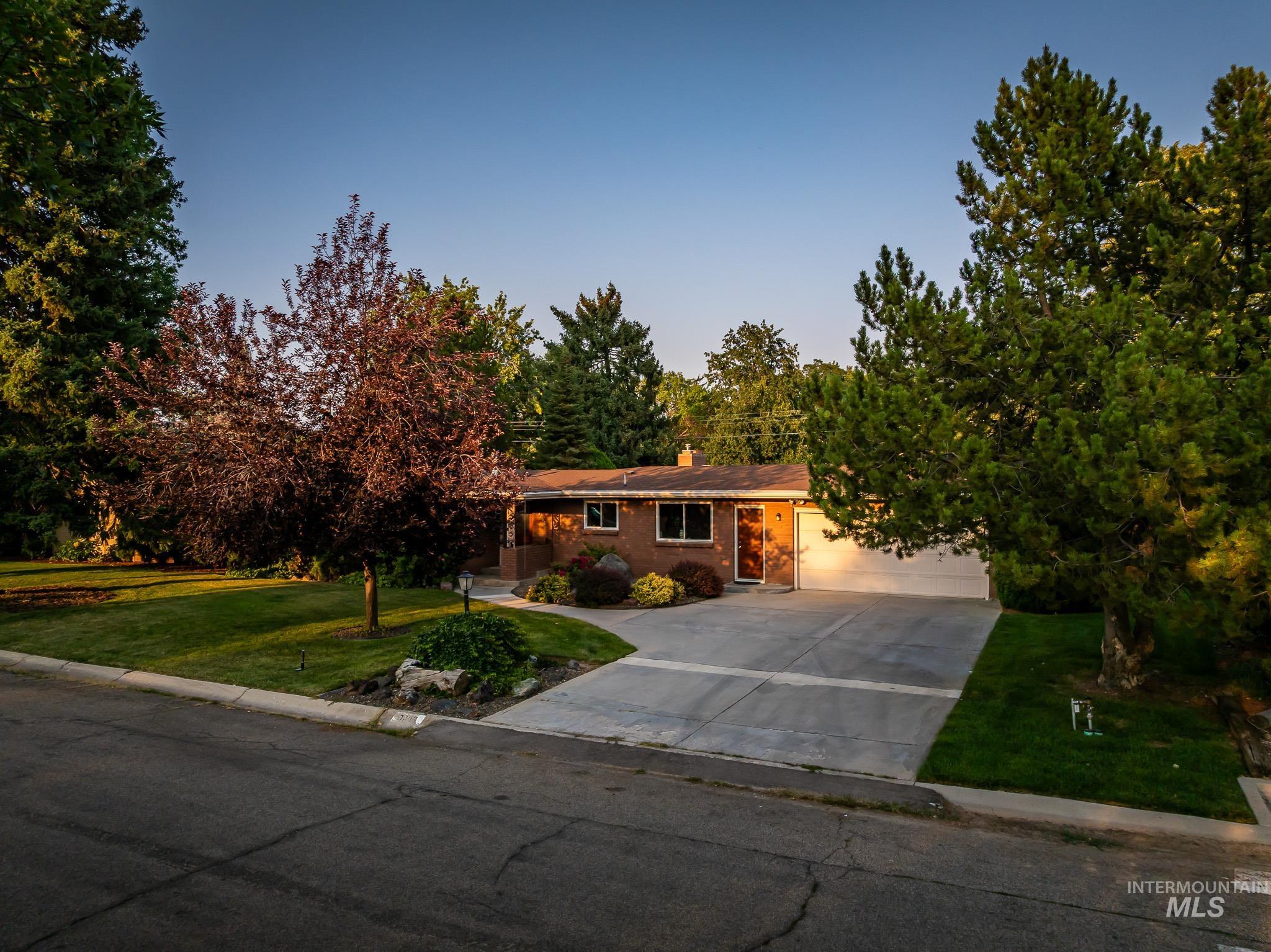 3706 W Clement Rd, Boise, Idaho 83704, 4 Bedrooms, 2.5 Bathrooms, Residential For Sale, Price $520,000,MLS 98996550