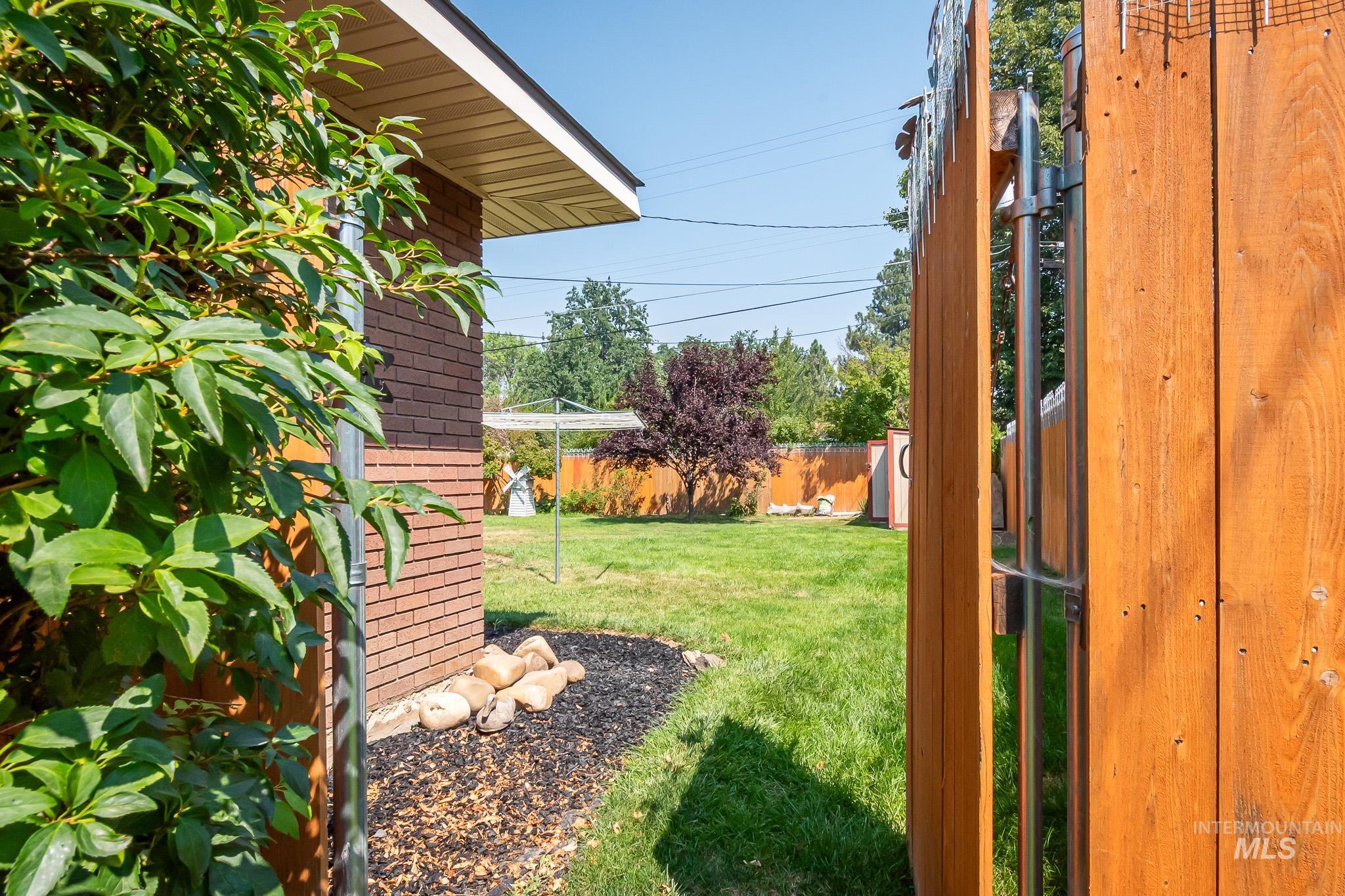 3706 W Clement Rd, Boise, Idaho 83704, 4 Bedrooms, 2.5 Bathrooms, Residential For Sale, Price $520,000,MLS 98996550