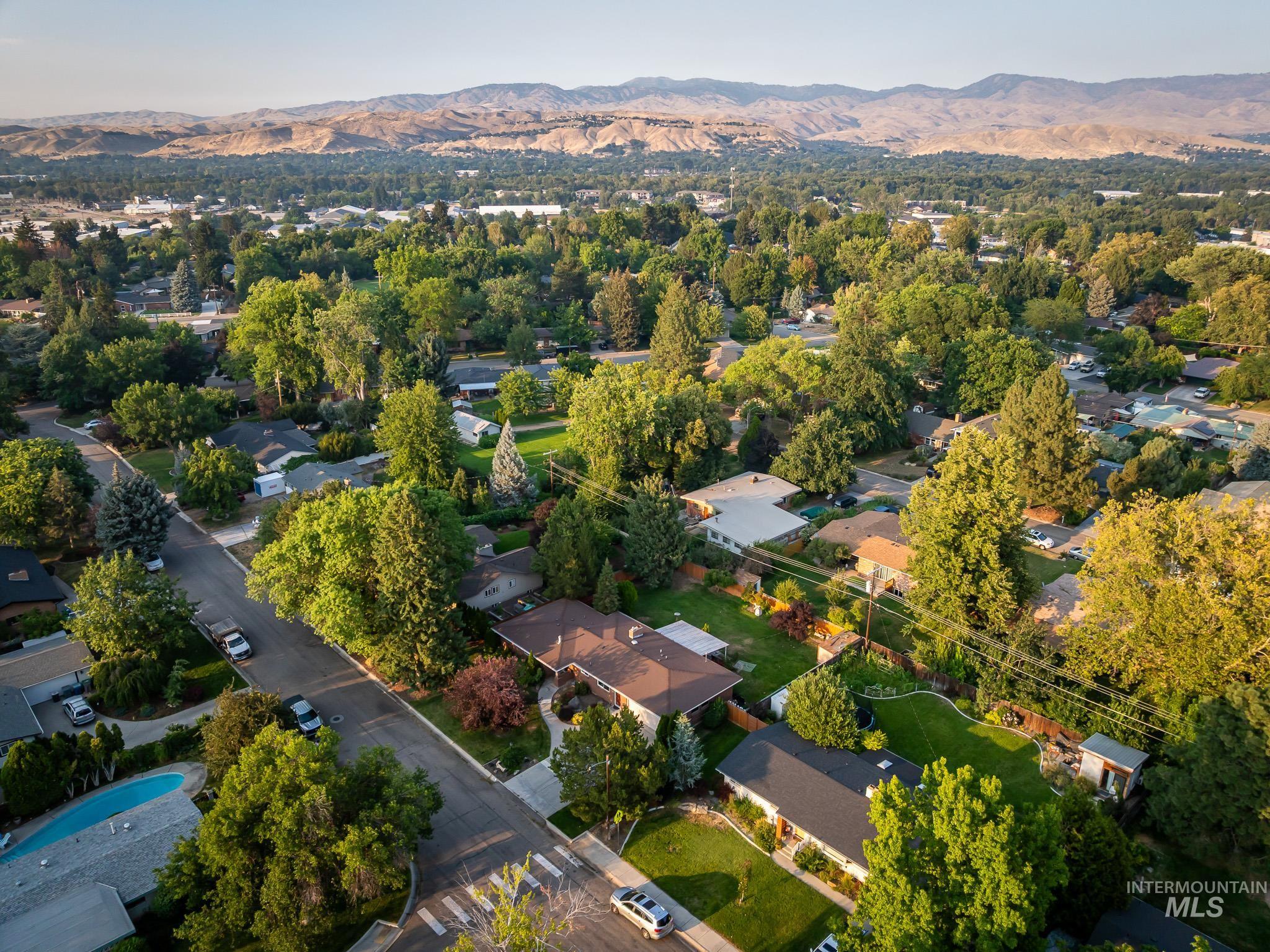 3706 W Clement Rd, Boise, Idaho 83704, 4 Bedrooms, 2.5 Bathrooms, Residential For Sale, Price $520,000,MLS 98996550