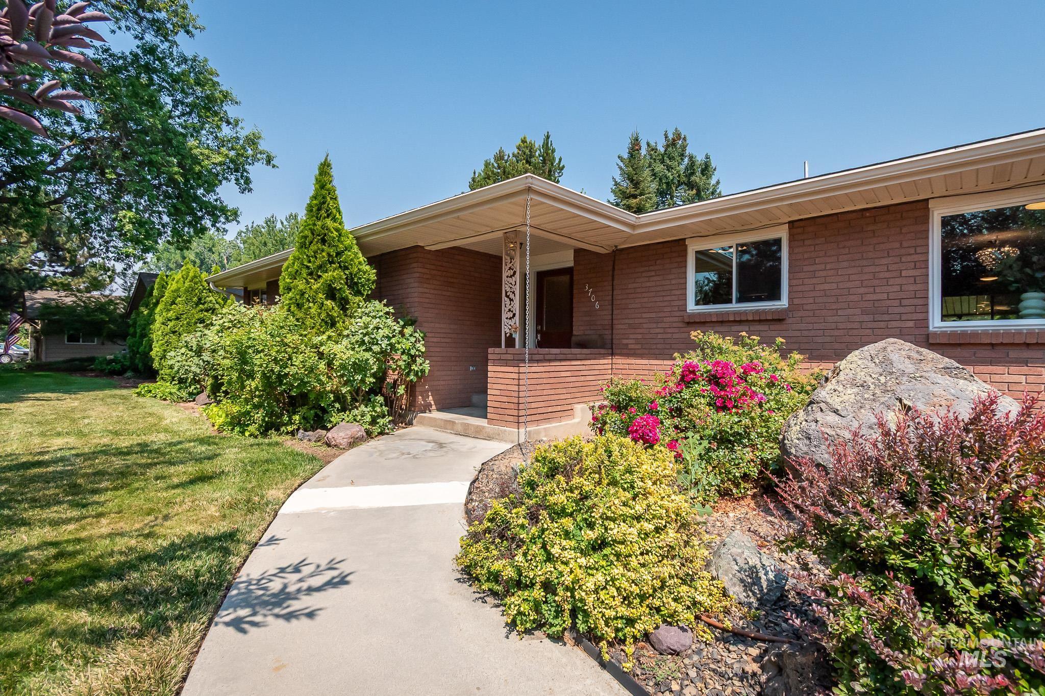 3706 W Clement Rd, Boise, Idaho 83704, 4 Bedrooms, 2.5 Bathrooms, Residential For Sale, Price $520,000,MLS 98996550