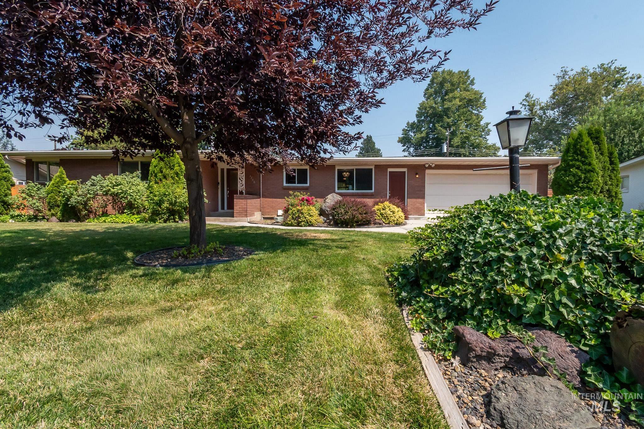 3706 W Clement Rd, Boise, Idaho 83704, 4 Bedrooms, 2.5 Bathrooms, Residential For Sale, Price $520,000,MLS 98996550