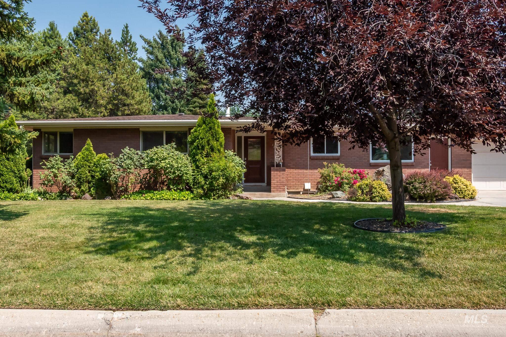 3706 W Clement Rd, Boise, Idaho 83704, 4 Bedrooms, 2.5 Bathrooms, Residential For Sale, Price $520,000,MLS 98996550