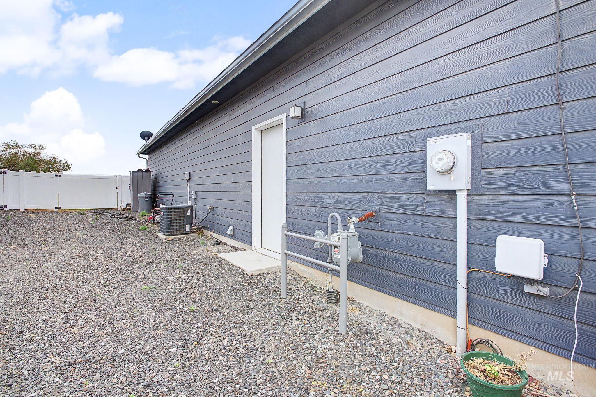 1706 Pioneer Drive, Lewiston, Idaho 83501, 3 Bedrooms, 2 Bathrooms, Residential For Sale, Price $495,000,MLS 98996552