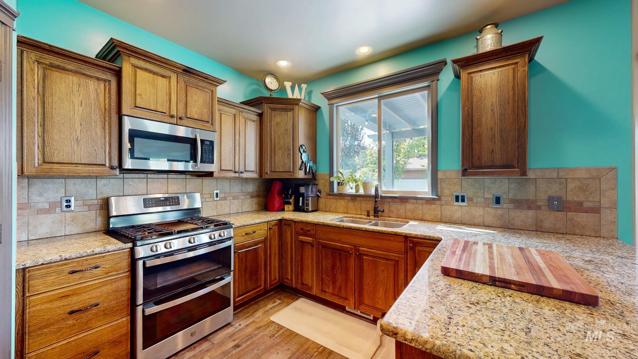 1031 Park Ave, Kimberly, Idaho 83341, 4 Bedrooms, 2.5 Bathrooms, Residential For Sale, Price $559,900,MLS 98996553
