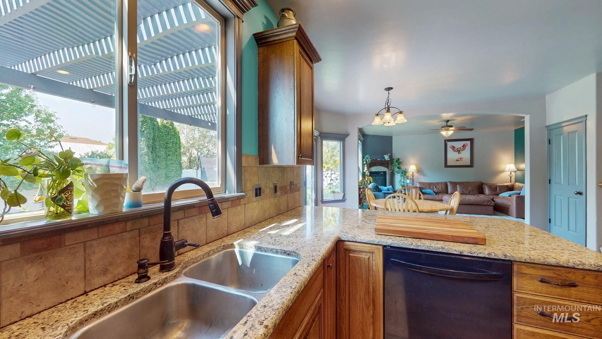 1031 Park Ave, Kimberly, Idaho 83341, 4 Bedrooms, 2.5 Bathrooms, Residential For Sale, Price $559,900,MLS 98996553