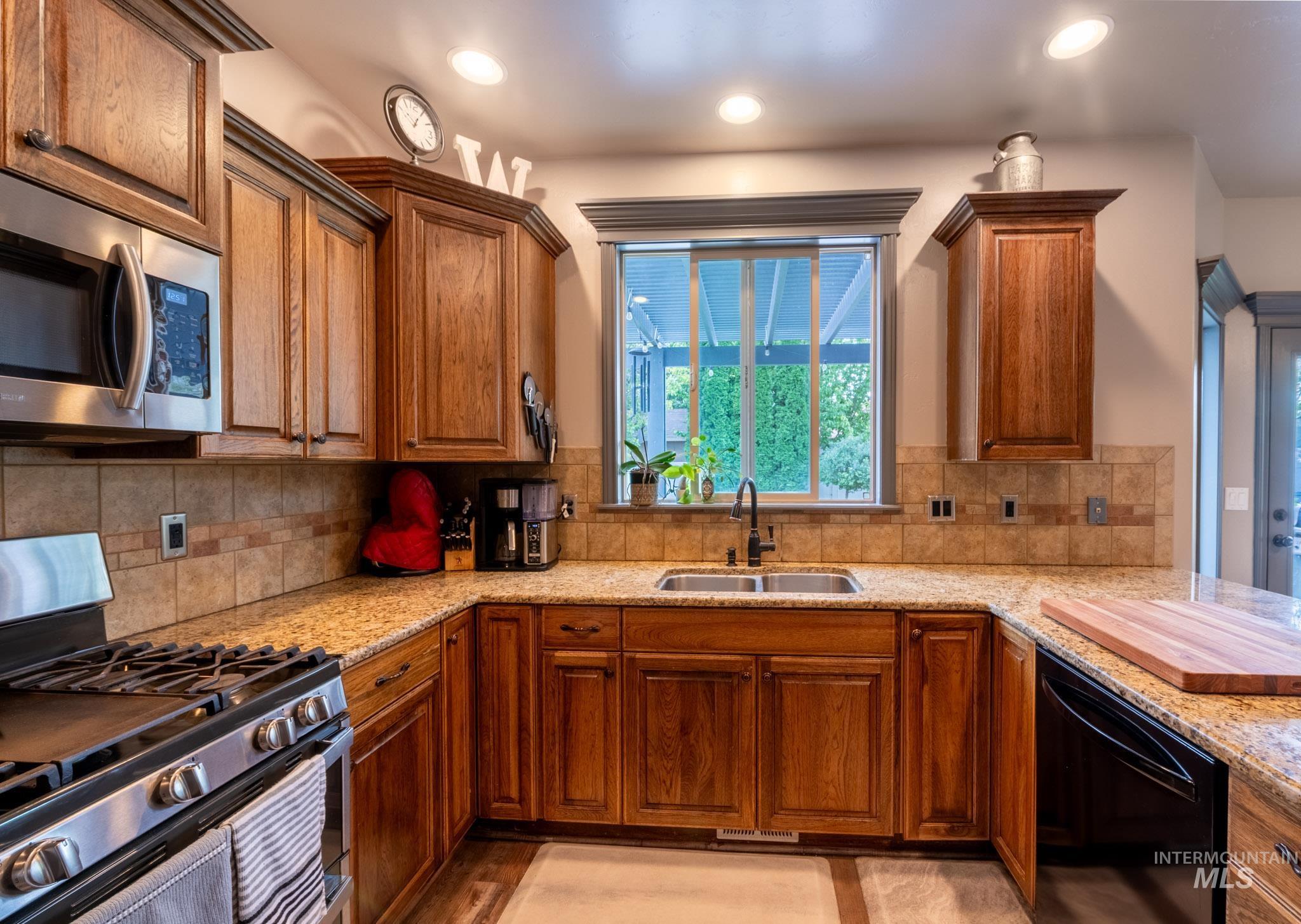 1031 Park Ave, Kimberly, Idaho 83341, 4 Bedrooms, 2.5 Bathrooms, Residential For Sale, Price $549,900, 98996553