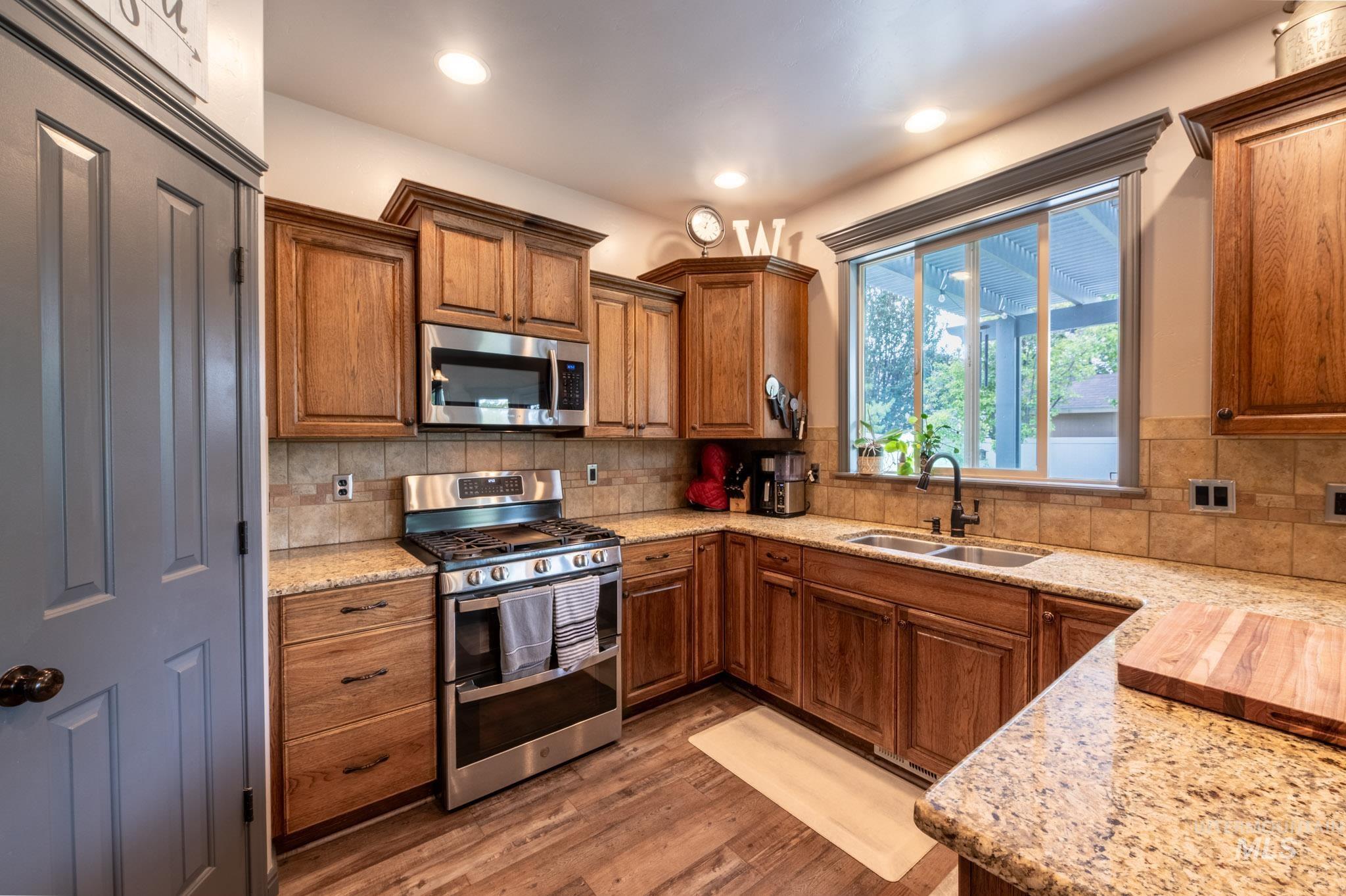 1031 Park Ave, Kimberly, Idaho 83341, 4 Bedrooms, 2.5 Bathrooms, Residential For Sale, Price $549,900, 98996553