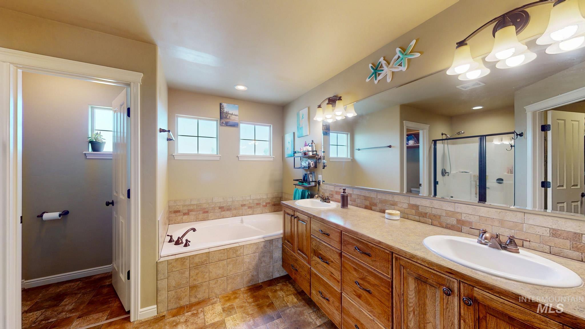 1031 Park Ave, Kimberly, Idaho 83341, 4 Bedrooms, 2.5 Bathrooms, Residential For Sale, Price $559,900,MLS 98996553