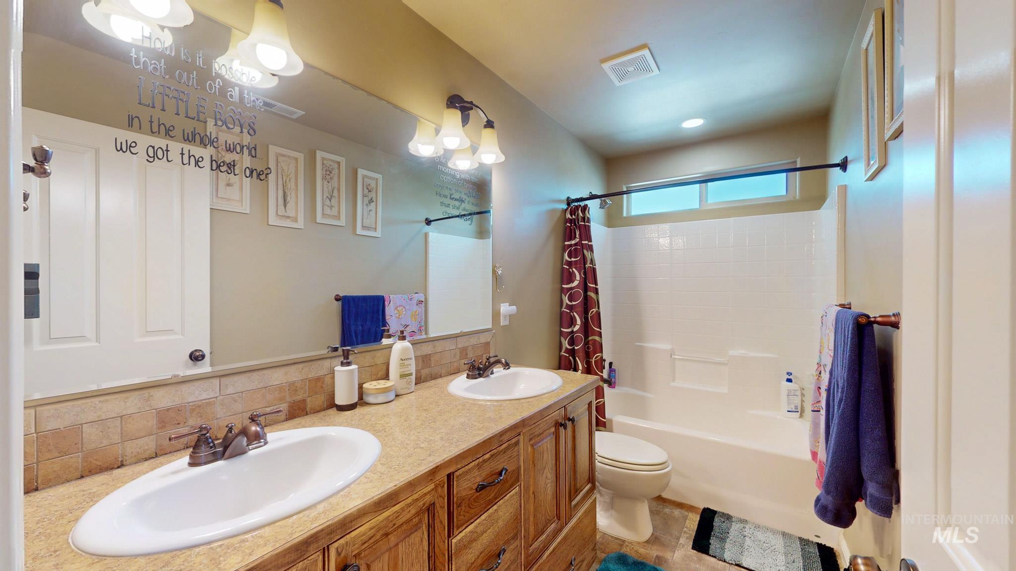 1031 Park Ave, Kimberly, Idaho 83341, 4 Bedrooms, 2.5 Bathrooms, Residential For Sale, Price $559,900,MLS 98996553