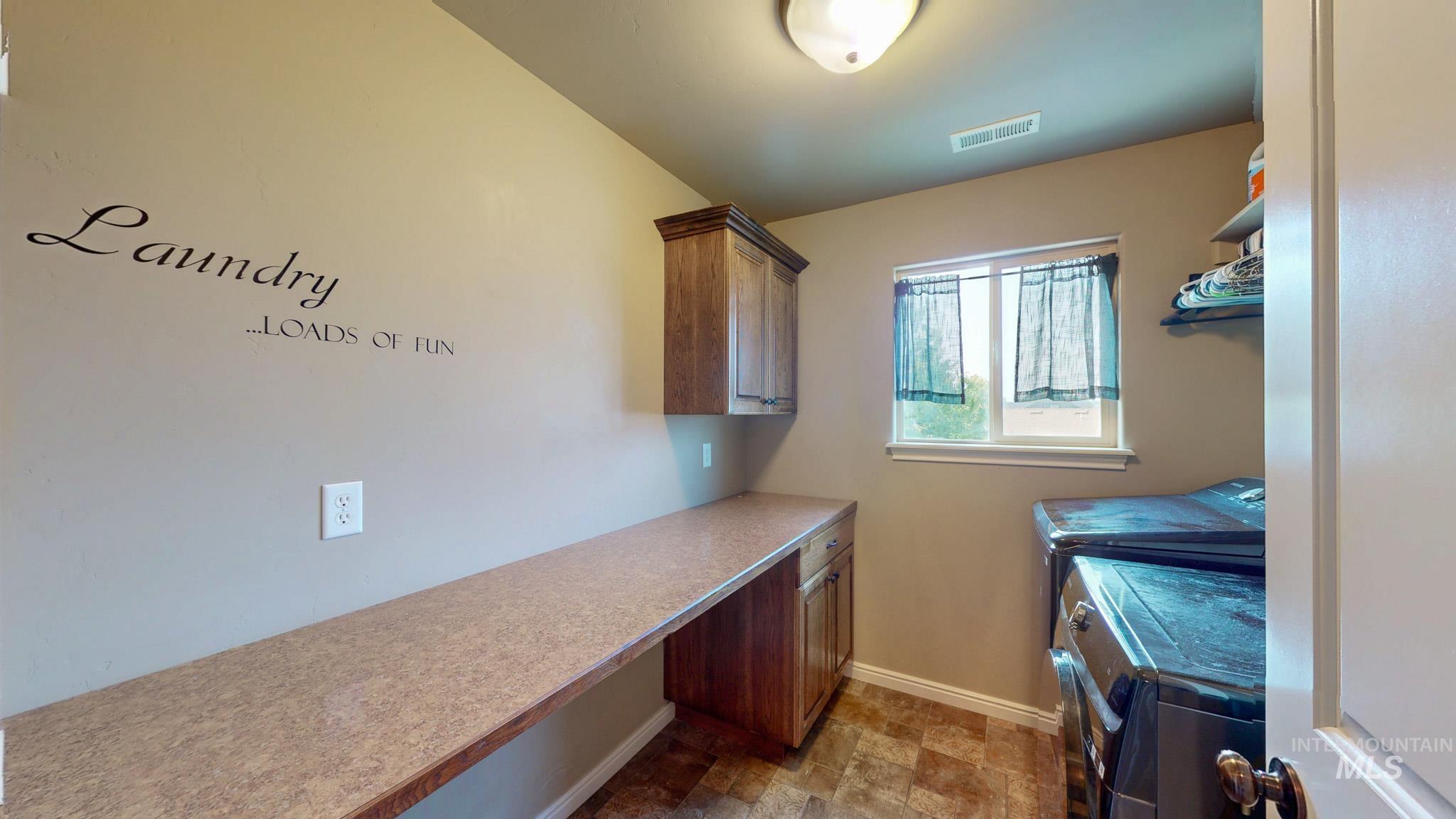 1031 Park Ave, Kimberly, Idaho 83341, 4 Bedrooms, 2.5 Bathrooms, Residential For Sale, Price $559,900,MLS 98996553