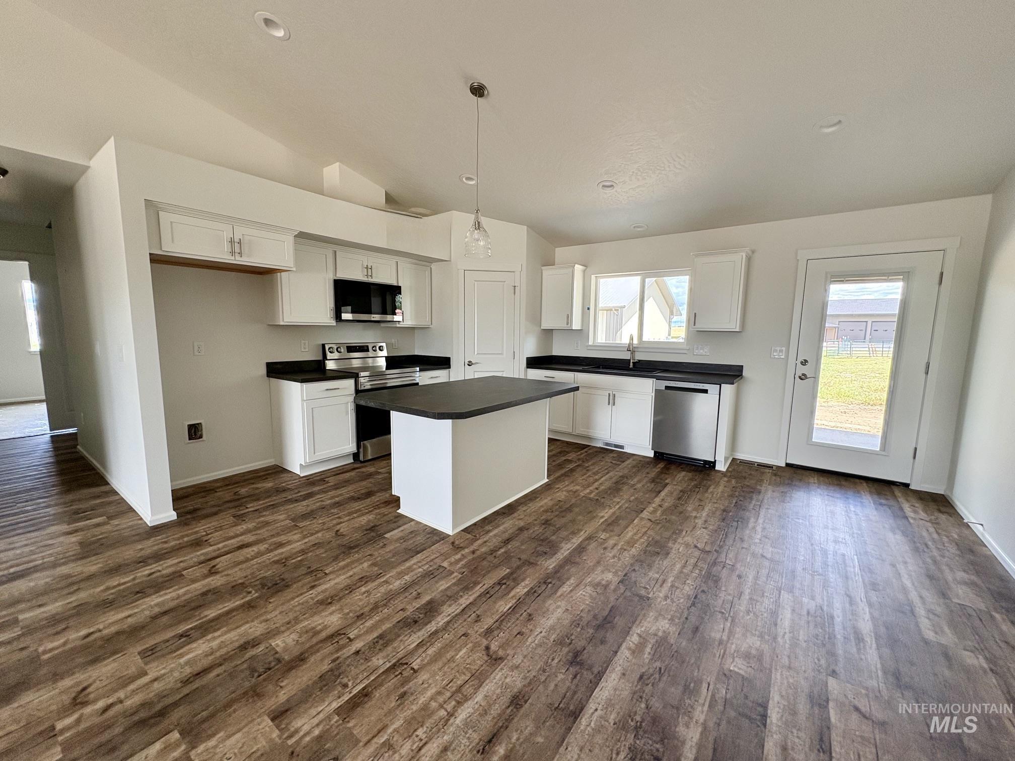 2604 Cache Creek Ct, Clarkston, Washington 99403, 3 Bedrooms, 2 Bathrooms, Residential For Sale, Price $369,900,MLS 98996560