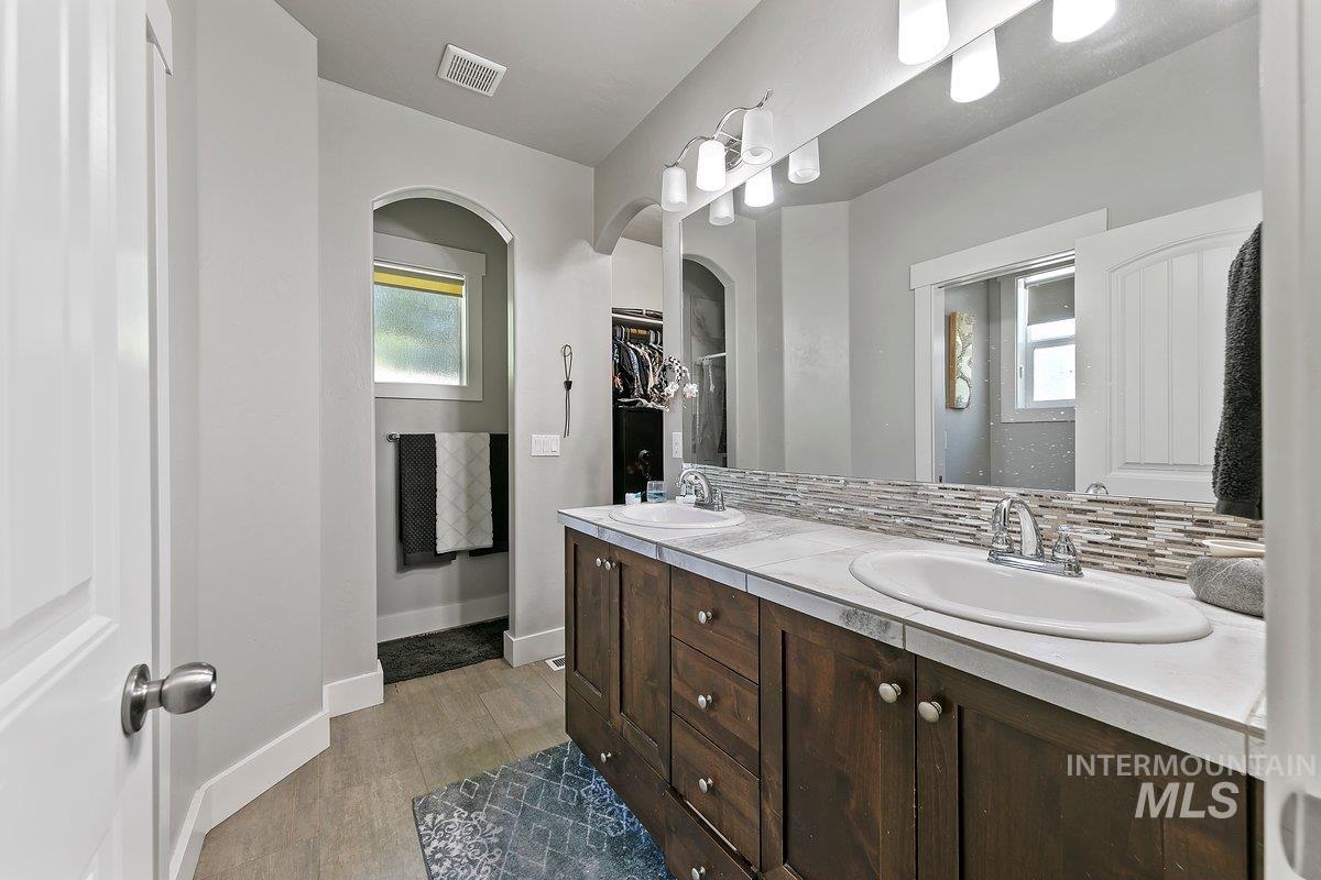 1528 W Arch Rock Street, Meridian, Idaho 83646, 3 Bedrooms, 2 Bathrooms, Residential For Sale, Price $465,000,MLS 98996563