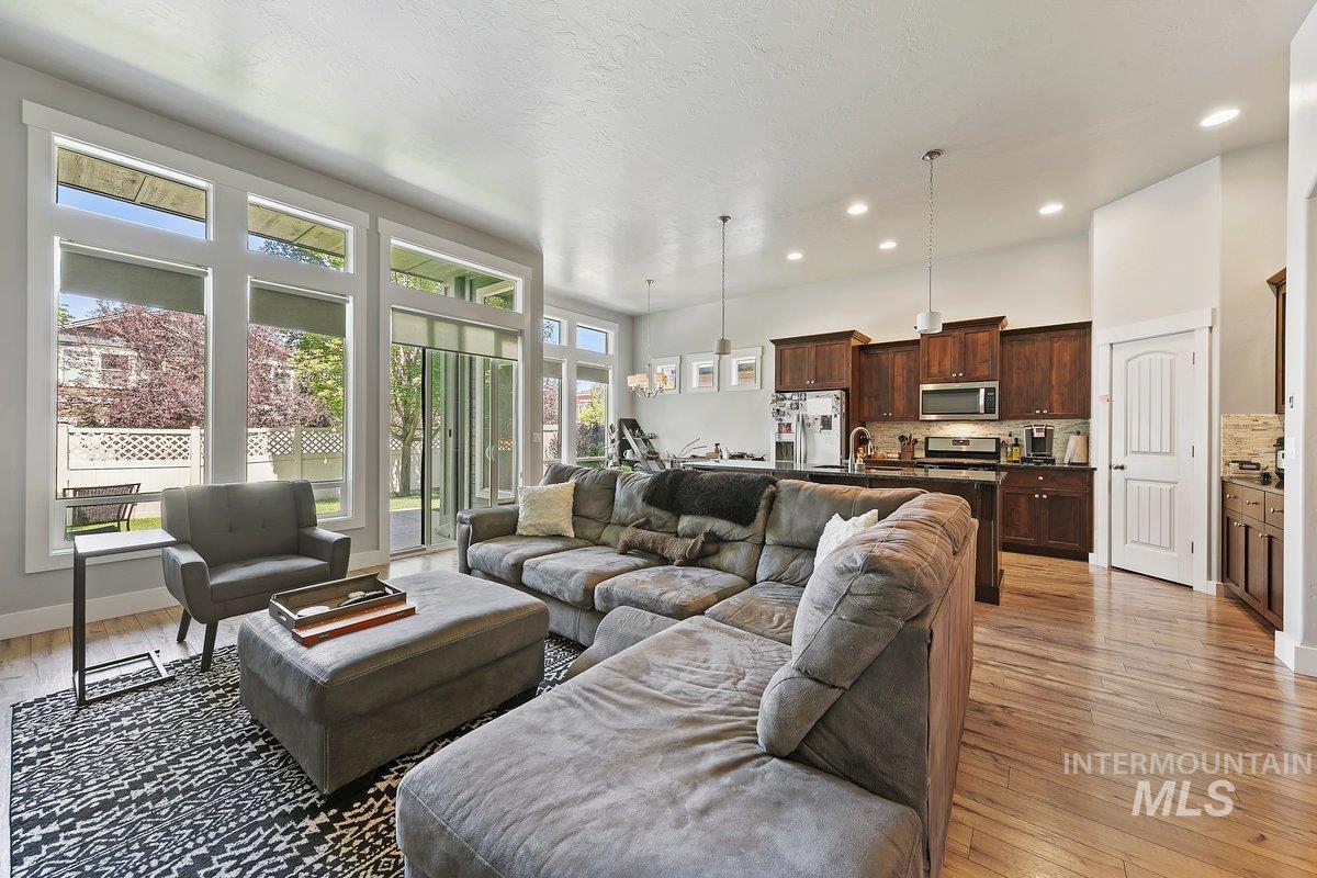 1528 W Arch Rock Street, Meridian, Idaho 83646, 3 Bedrooms, 2 Bathrooms, Residential For Sale, Price $465,000,MLS 98996563