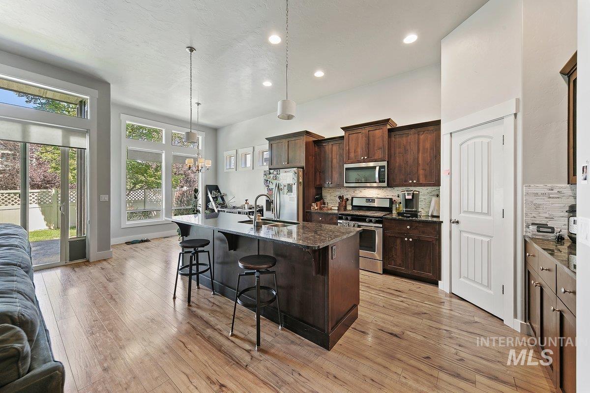 1528 W Arch Rock Street, Meridian, Idaho 83646, 3 Bedrooms, 2 Bathrooms, Residential For Sale, Price $465,000,MLS 98996563