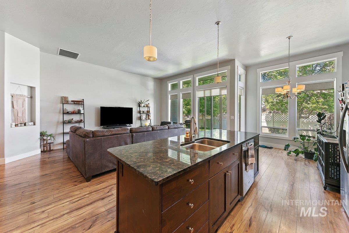 1528 W Arch Rock Street, Meridian, Idaho 83646, 3 Bedrooms, 2 Bathrooms, Residential For Sale, Price $465,000,MLS 98996563