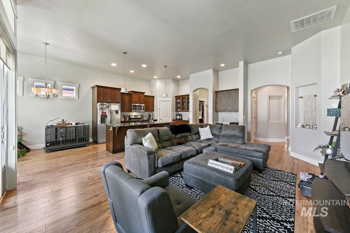 1528 W Arch Rock Street, Meridian, Idaho 83646, 3 Bedrooms, 2 Bathrooms, Residential For Sale, Price $465,000,MLS 98996563