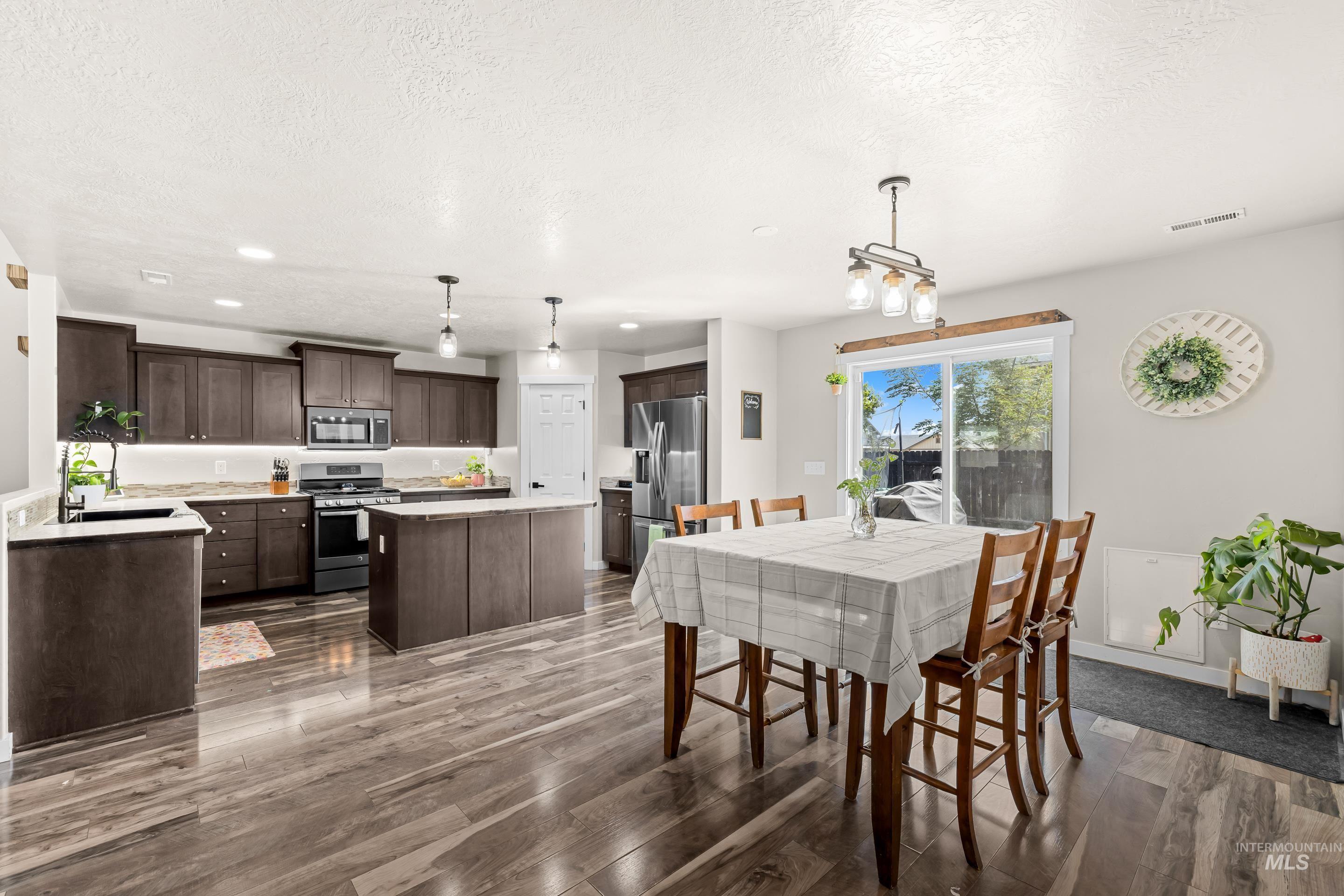 695 SW Foley, Mountain Home, Idaho 83647, 4 Bedrooms, 2.5 Bathrooms, Residential For Sale, Price $449,990,MLS 98996566