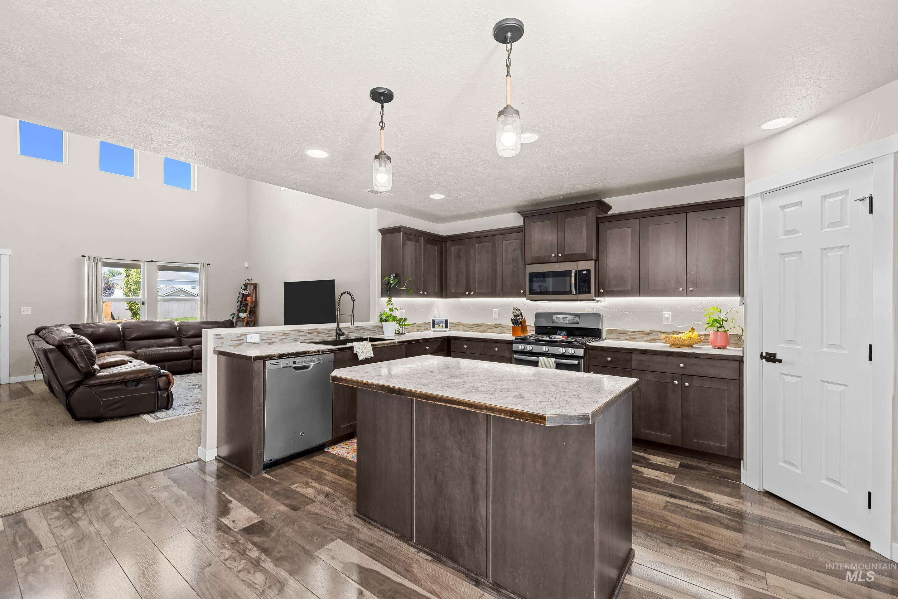 695 SW Foley, Mountain Home, Idaho 83647, 4 Bedrooms, 2.5 Bathrooms, Residential For Sale, Price $449,990,MLS 98996566