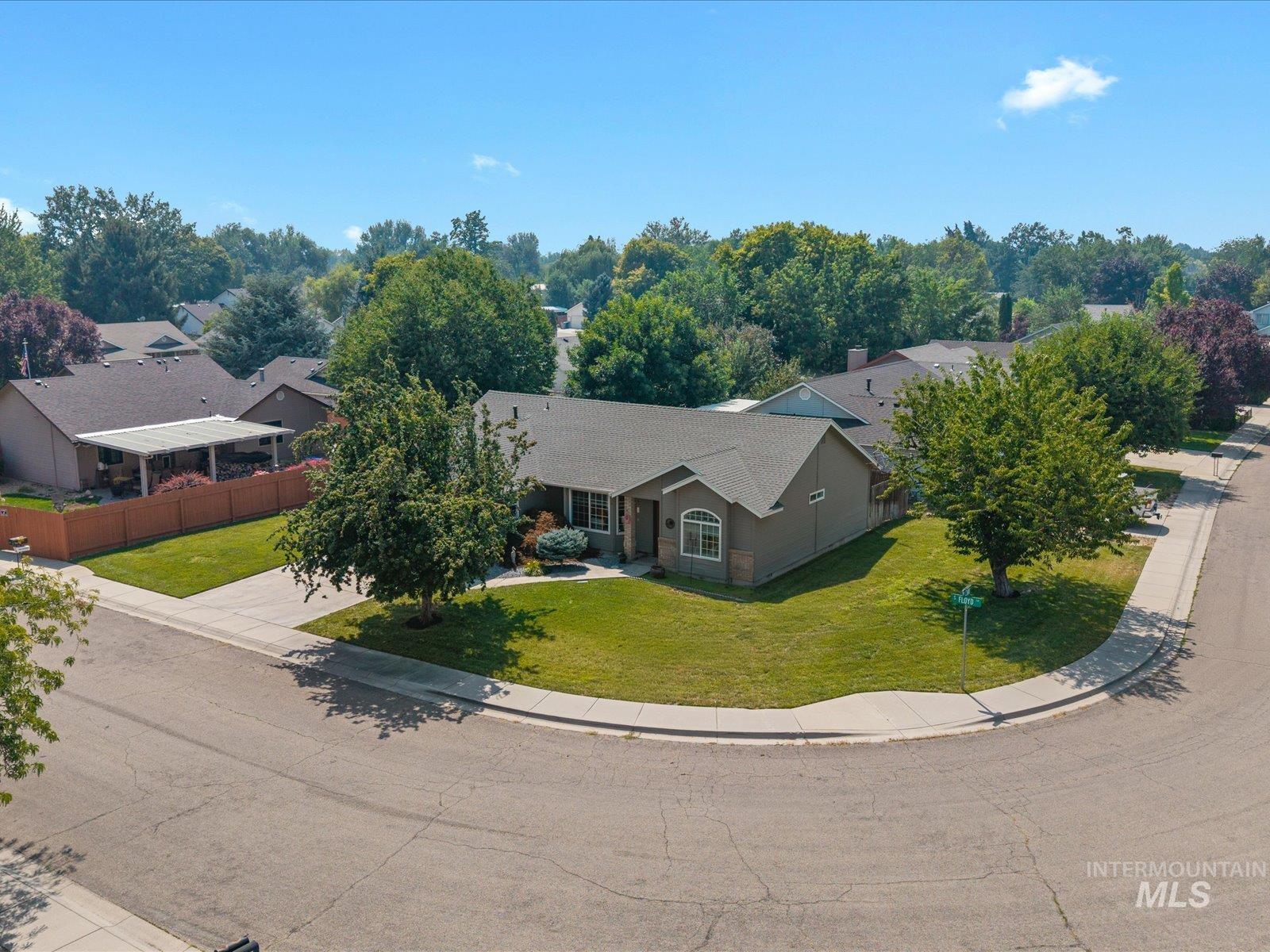 483 S Floyd Dr, Boise, Idaho 83709, 3 Bedrooms, 2 Bathrooms, Residential For Sale, Price $429,000,MLS 98996573