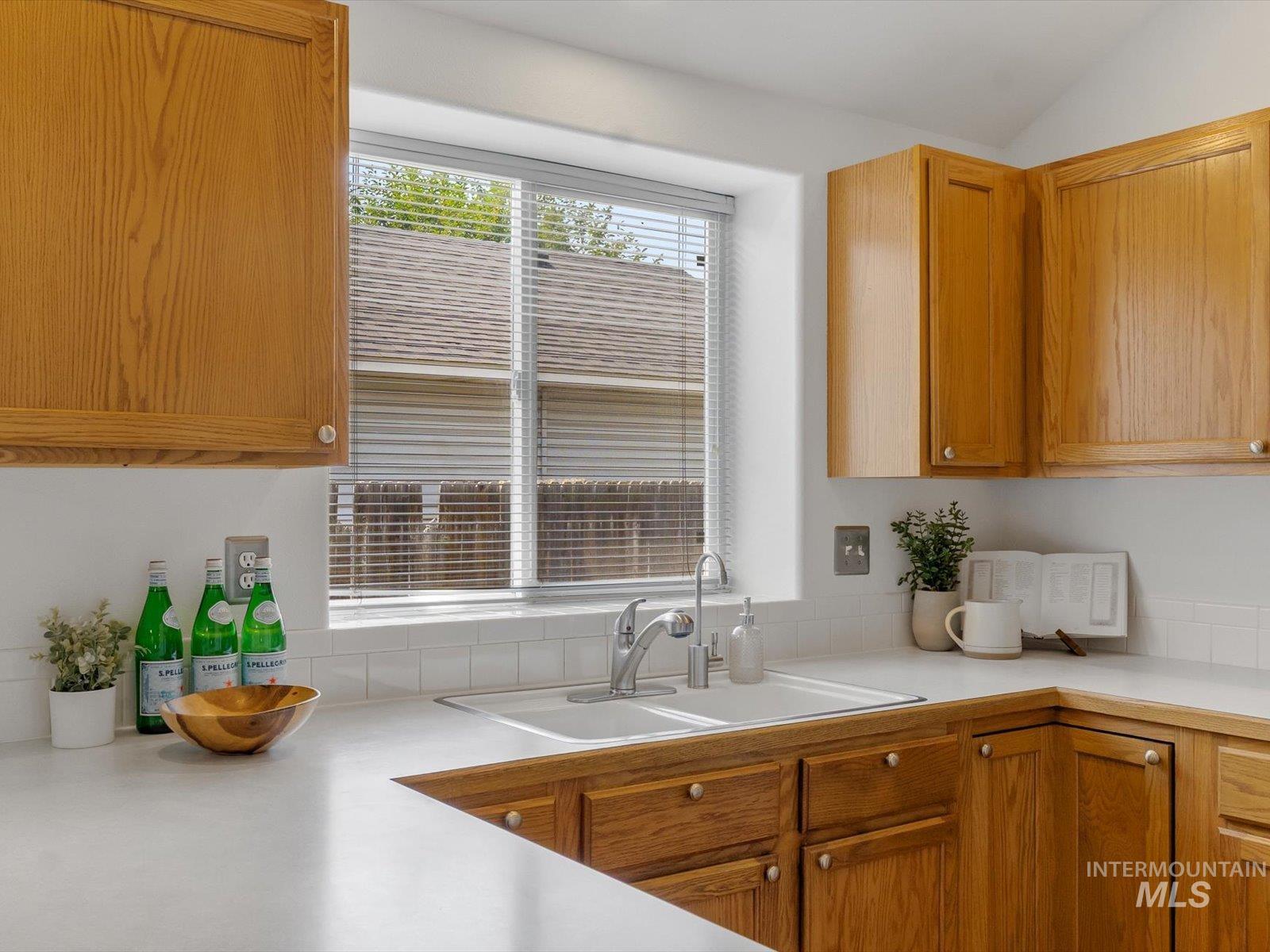 483 S Floyd Dr, Boise, Idaho 83709, 3 Bedrooms, 2 Bathrooms, Residential For Sale, Price $429,000,MLS 98996573