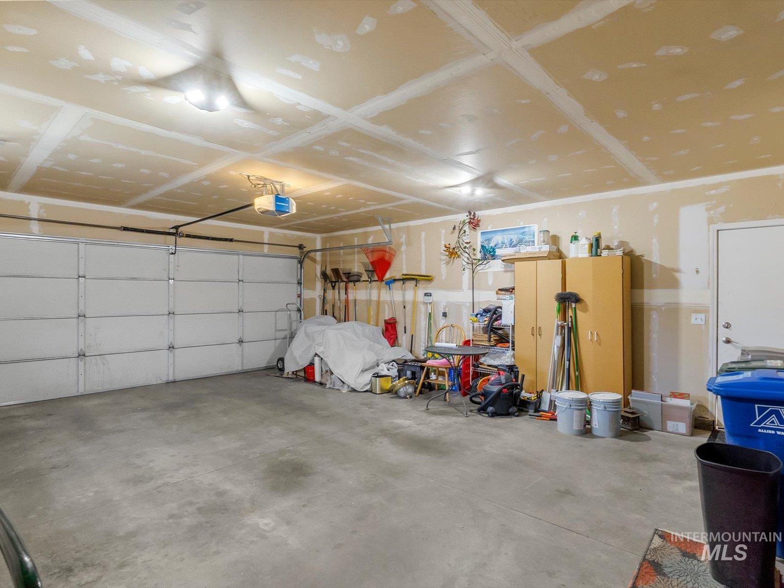 483 S Floyd Dr, Boise, Idaho 83709, 3 Bedrooms, 2 Bathrooms, Residential For Sale, Price $429,000,MLS 98996573