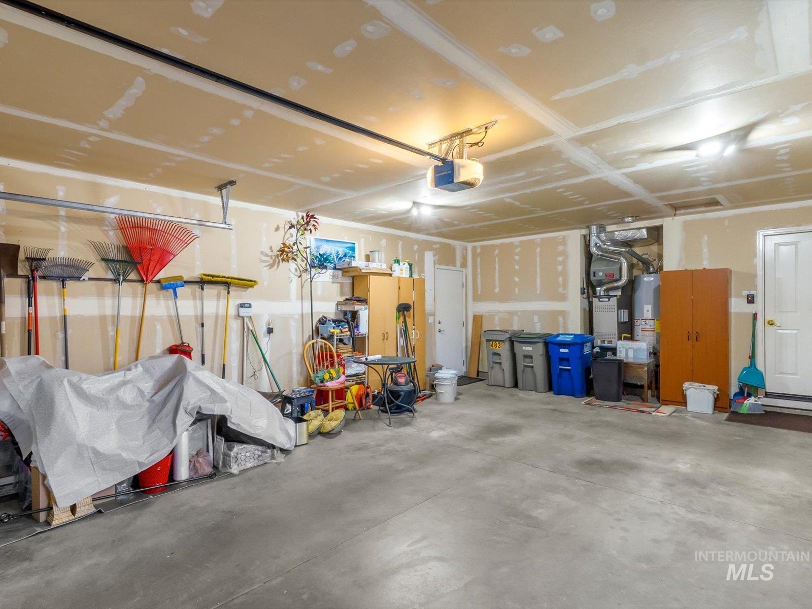 483 S Floyd Dr, Boise, Idaho 83709, 3 Bedrooms, 2 Bathrooms, Residential For Sale, Price $429,000,MLS 98996573