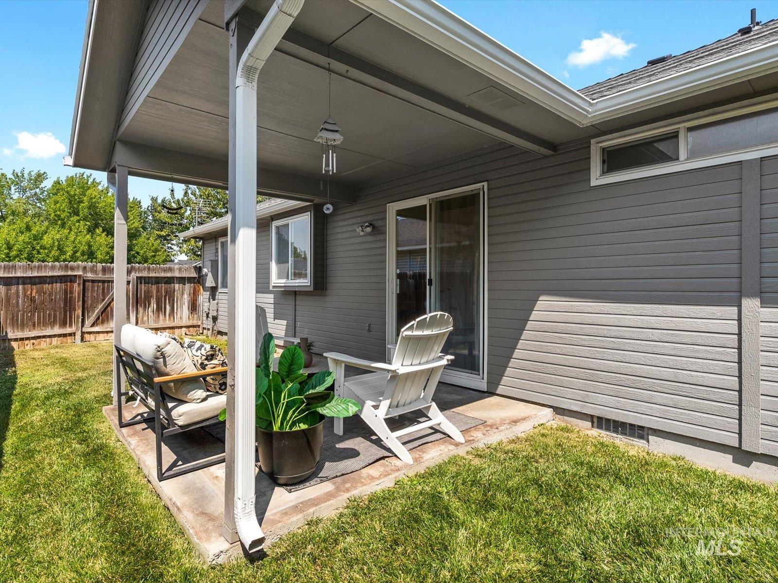 483 S Floyd Dr, Boise, Idaho 83709, 3 Bedrooms, 2 Bathrooms, Residential For Sale, Price $429,000,MLS 98996573