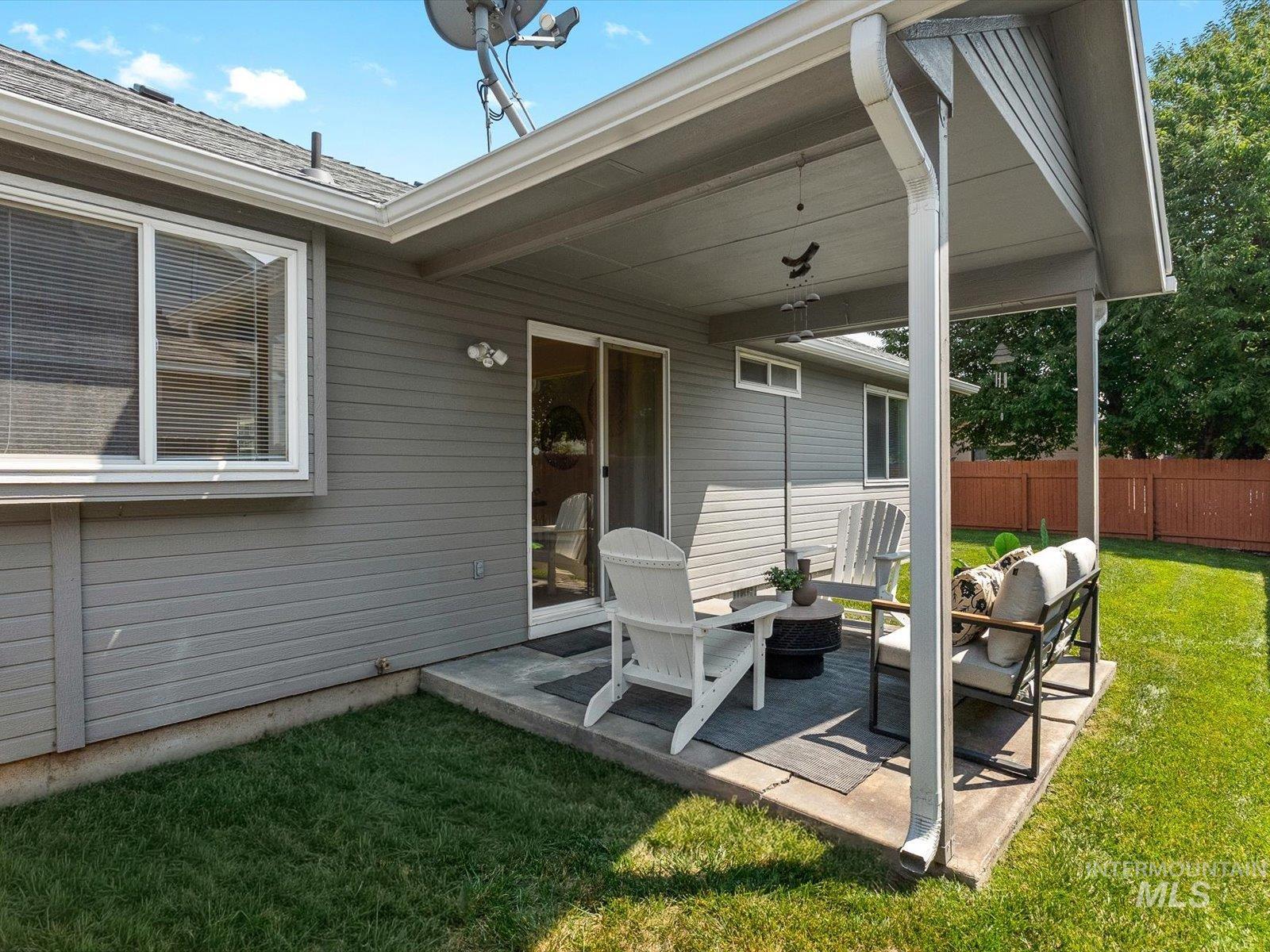 483 S Floyd Dr, Boise, Idaho 83709, 3 Bedrooms, 2 Bathrooms, Residential For Sale, Price $429,000,MLS 98996573