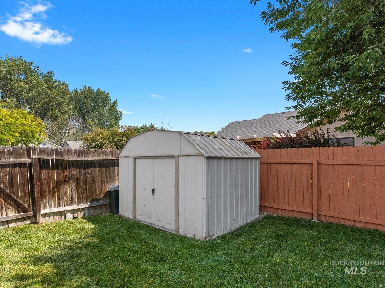 483 S Floyd Dr, Boise, Idaho 83709, 3 Bedrooms, 2 Bathrooms, Residential For Sale, Price $429,000,MLS 98996573