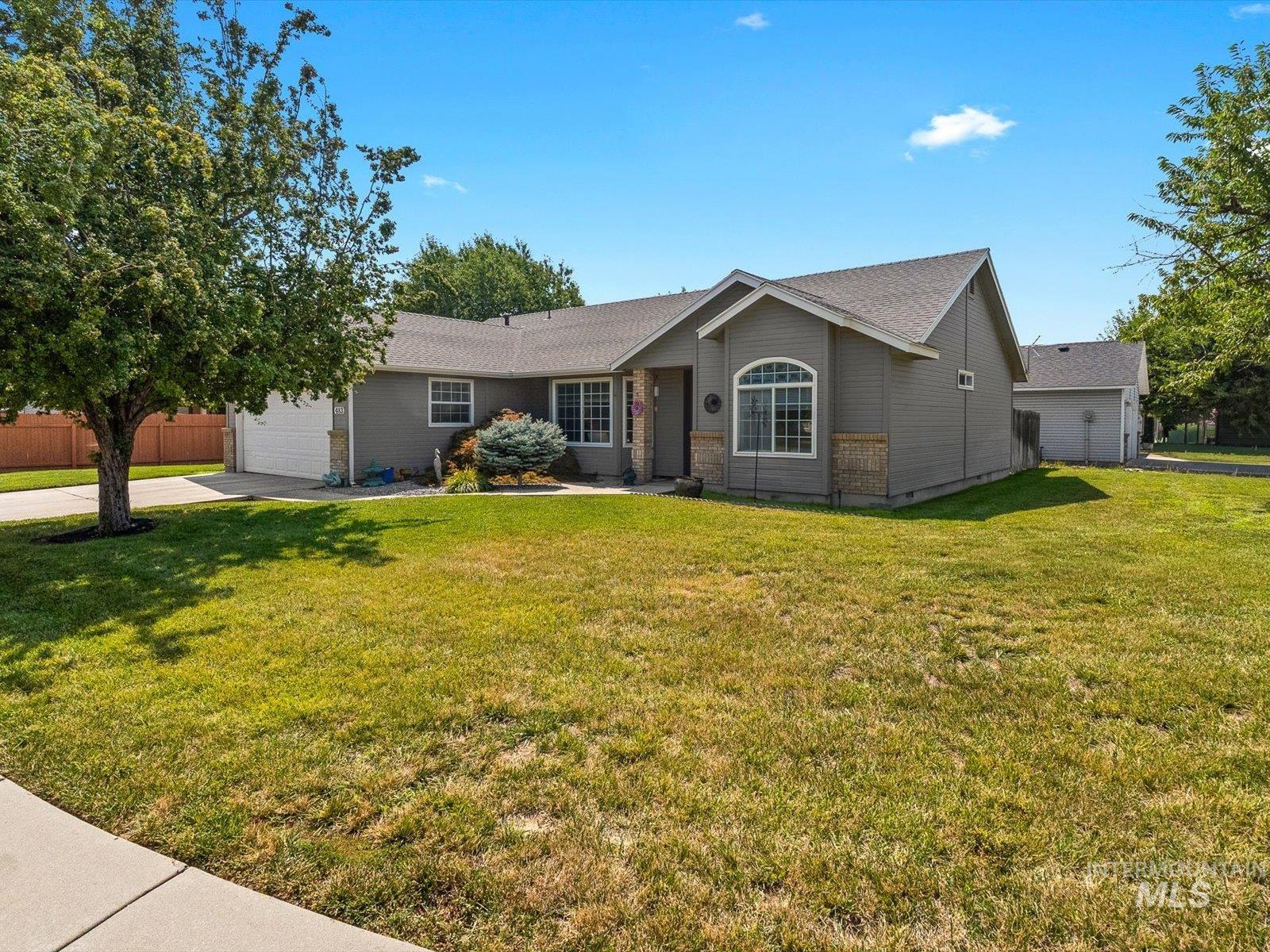 483 S Floyd Dr, Boise, Idaho 83709, 3 Bedrooms, 2 Bathrooms, Residential For Sale, Price $429,000,MLS 98996573