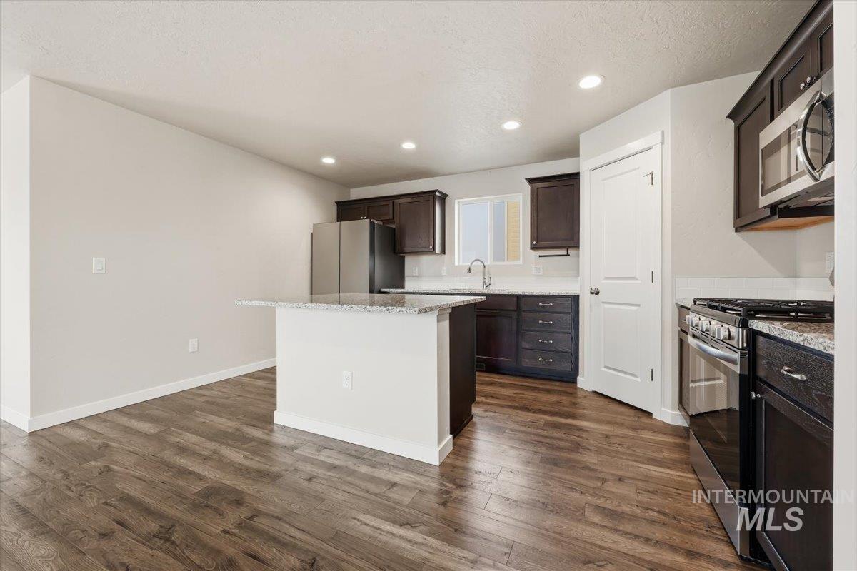 10187 Longtail Drive, Nampa, Idaho 83687, 3 Bedrooms, 2 Bathrooms, Residential For Sale, Price $434,900,MLS 98996575