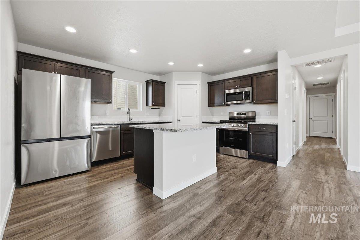 10187 Longtail Drive, Nampa, Idaho 83687, 3 Bedrooms, 2 Bathrooms, Residential For Sale, Price $434,900,MLS 98996575