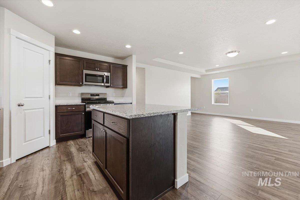 10187 Longtail Drive, Nampa, Idaho 83687, 3 Bedrooms, 2 Bathrooms, Residential For Sale, Price $434,900,MLS 98996575
