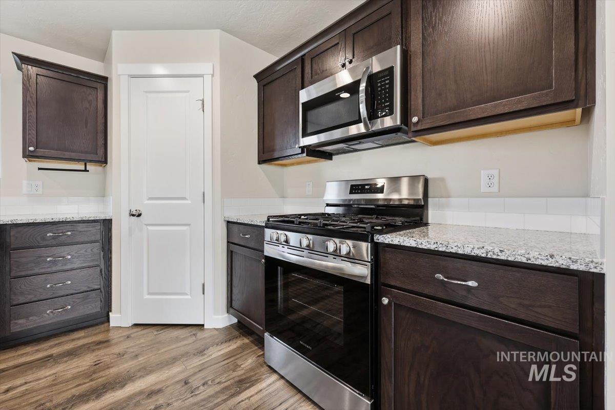 10187 Longtail Drive, Nampa, Idaho 83687, 3 Bedrooms, 2 Bathrooms, Residential For Sale, Price $434,900,MLS 98996575