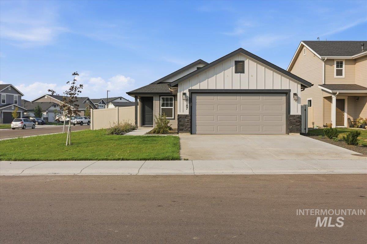 10187 Longtail Drive, Nampa, Idaho 83687, 3 Bedrooms, 2 Bathrooms, Residential For Sale, Price $434,900,MLS 98996575