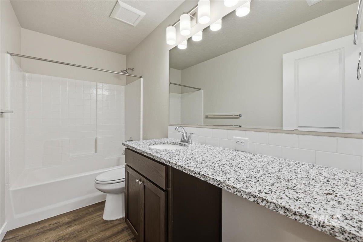 10187 Longtail Drive, Nampa, Idaho 83687, 3 Bedrooms, 2 Bathrooms, Residential For Sale, Price $434,900,MLS 98996575