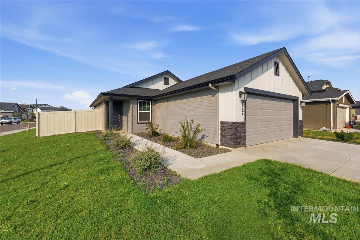 10187 Longtail Drive, Nampa, Idaho 83687, 3 Bedrooms, 2 Bathrooms, Residential For Sale, Price $434,900,MLS 98996575
