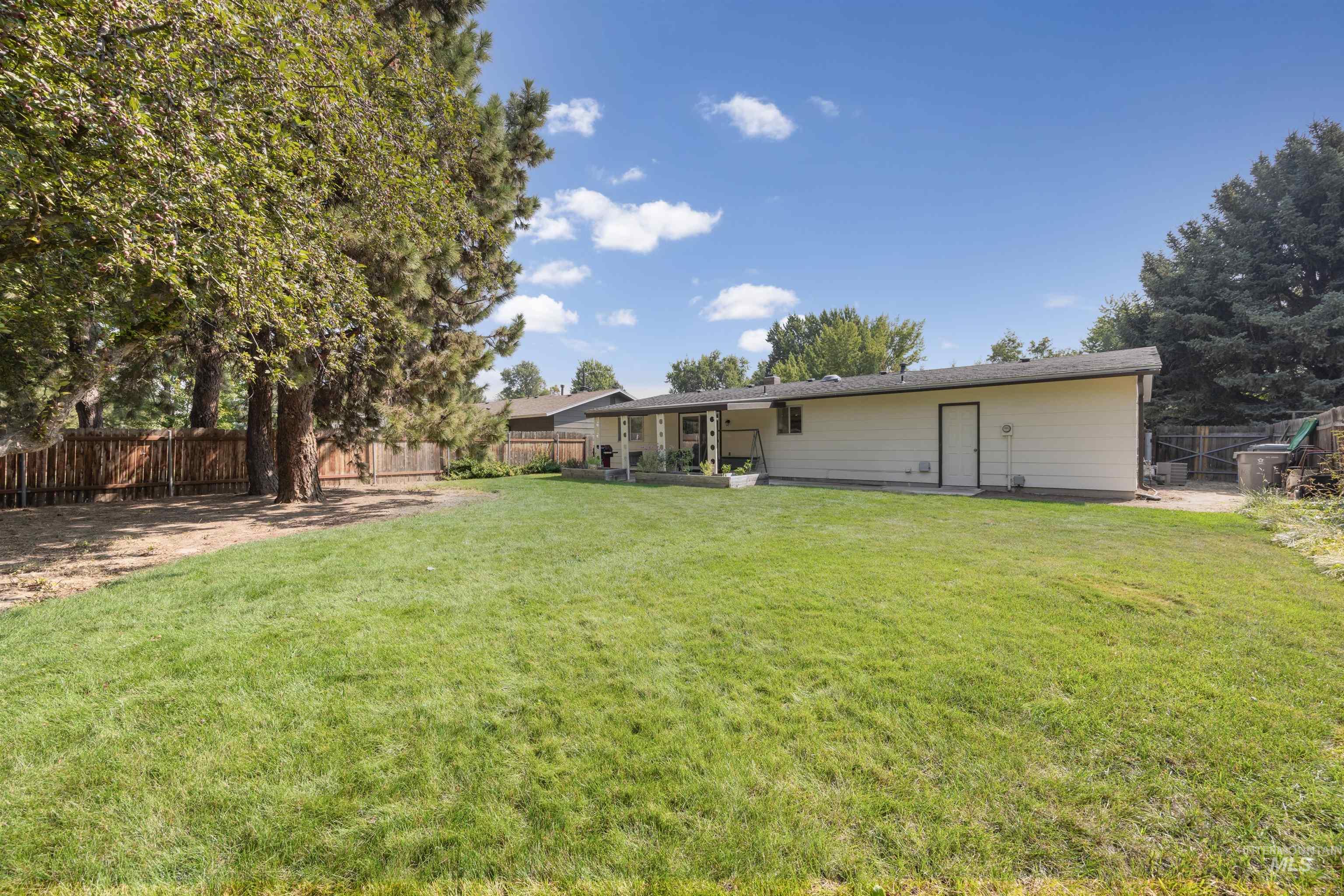3593 S Ticonderoga, Boise, Idaho 83706, 3 Bedrooms, 2 Bathrooms, Residential For Sale, Price $440,000,MLS 98996576